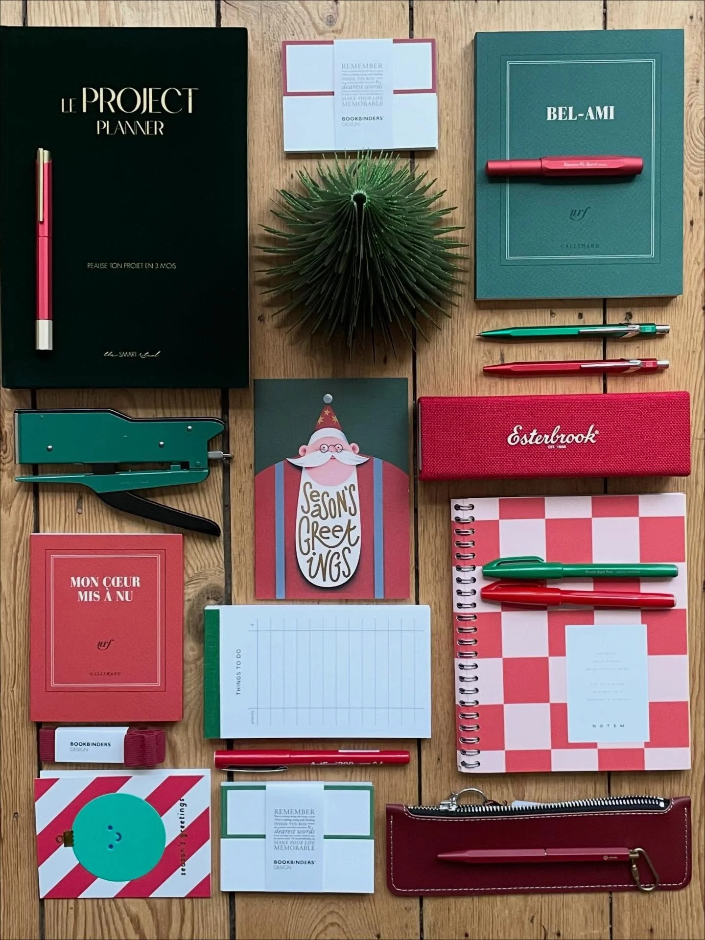 Christmas mode is officially ON ! 🎄🎄🤶🏻🎅🏻🪄💌💫
On a renforc&eacute; l&rsquo;&eacute;quipe et rallong&eacute; les horaires. On est fin pr&ecirc;t pour vous accueillir et vous conseiller pour les plus chouettes cadeaux ! 🫶🏼🫶🏼

#papierbrussels