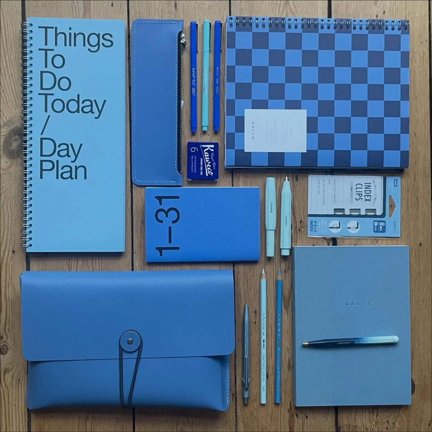 Ice or sky blue? Somewhere in between. 
We&rsquo;re back on track and excited to step into 2026 with you ! 🩵🌨️❄️🧊🖌️💙

#papierbrussels #stationerylover #curationdepapeterie #papergoodsaddict #brussels