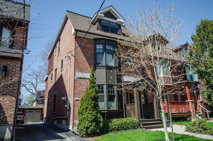For Lease 📌918 Carlaw Ave

──
Features
&bull; 5+1 Bedrooms 
&bull; 5 Bathrooms
&bull; 2 Parking 
&bull; Listed at $8000/month
&bull; MLS#: E7375914
──

Fabulous 5 + bedroom, 5 bathroom detached home in Jackman School district near TTC, Danforth shop