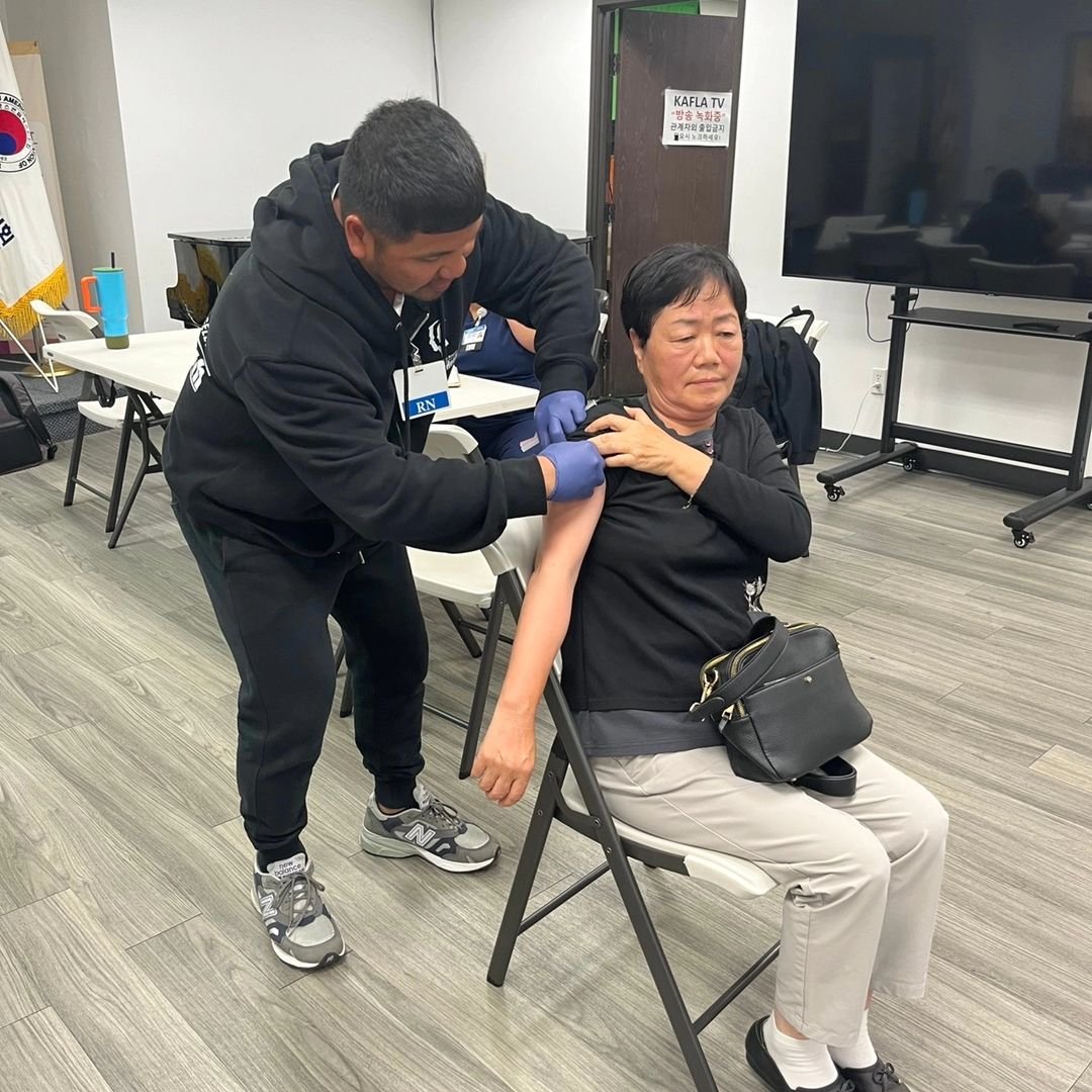 Today, the Los Angeles County of Public Health and KAFLA hosted a mobile Covid-19 | Influenza vaccine clinic! Over 20 of our community members had access to life-saving vaccinations!

Please follow us to find out more about our next event!

@lapublic