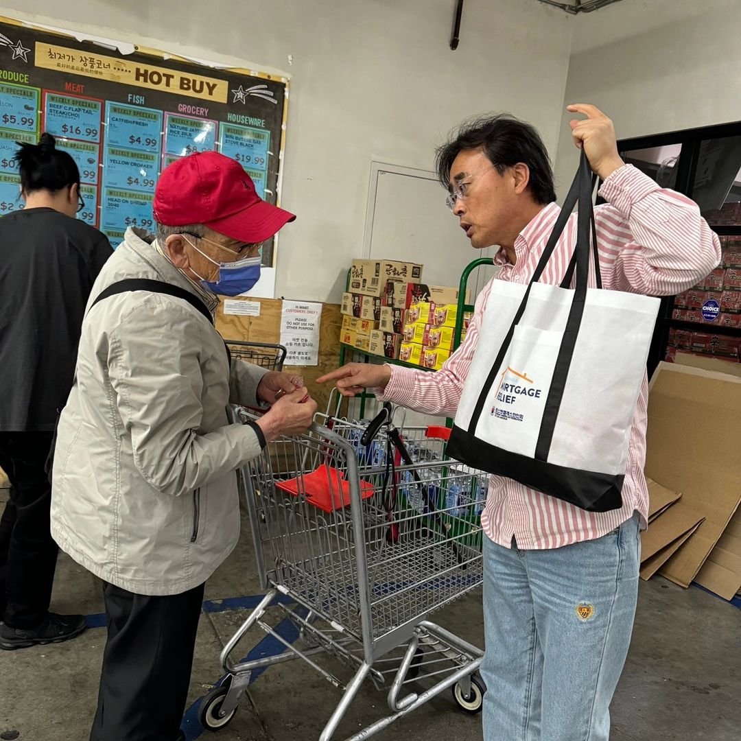 It requires the whole community effort to #stopasianhate. Be aware of your rights by reading the brochures and protecting yourself and others with our safety whistles. They are available at one of the most popular Korean markets in #ktown.

@aapiequi