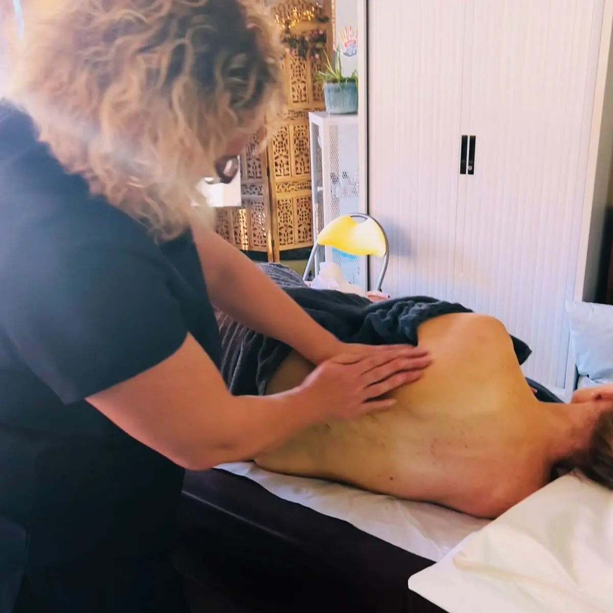 During February, relax and renew are offering a Prenancy massage for &pound;30!!
That's a whole hour of pampering for the lovely mum's to be.
Is someone you know, finishing work for maternity leave?
A loved one who is pregnant, a baby shower gift?

F