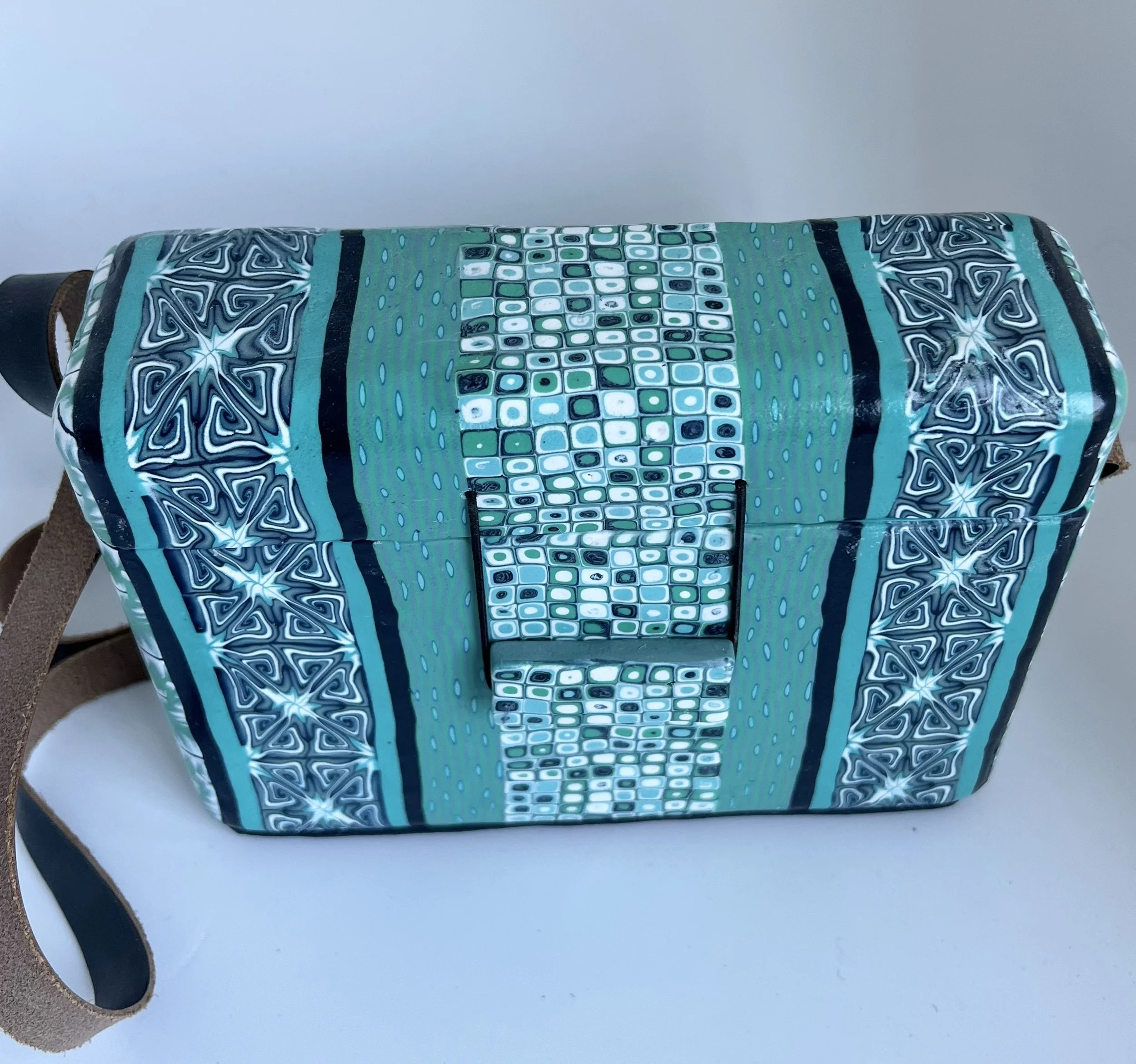 Teal showing closure.jpg