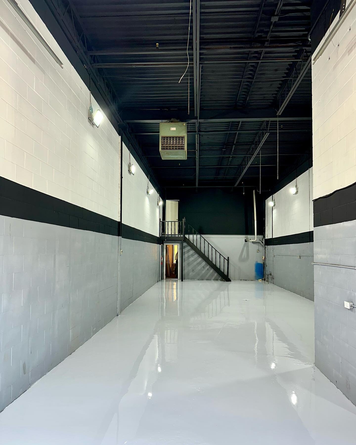 Swipe to see the before ❗️😱

We transformed this outdated / worn out &amp; unappealing commercial unit into a modern inviting environment❗️

Epoxy Flooring / Deck Ceiling and Wall Stripes was our scope of work here💪🏽
&bull;
&bull;
&bull;
#tansform