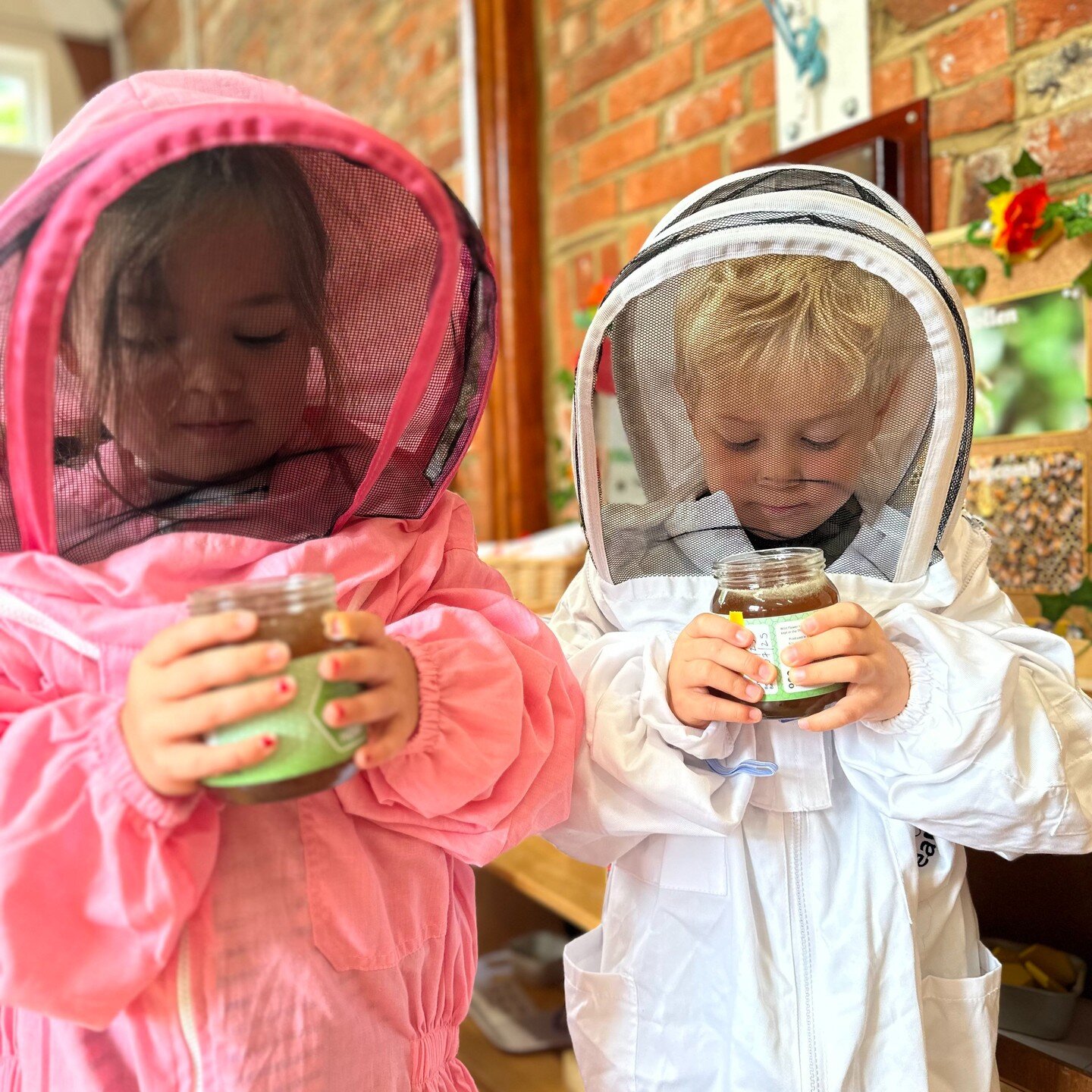 ᦓ᭙ꫀꫀꪻ ꪖᦓ ᥴꪖꪀ ᥇ꫀꫀ 🐝 

One of our lovely parents Mr Lovell was so kind and bought in some real bee keeping suits, some delicious homemade honey and some honeycomb for us to try! It was such a sweet treat and a huge hit with all of the children! 💛

#h