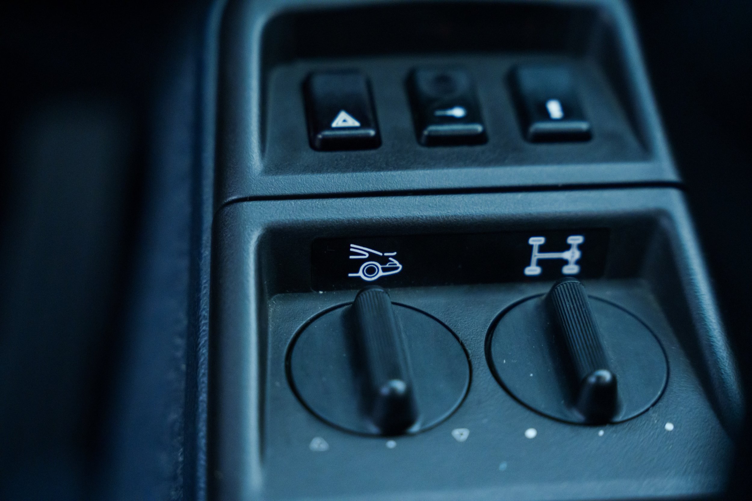 LegacyMotorworks_1990_Porsche911C4_57.jpg