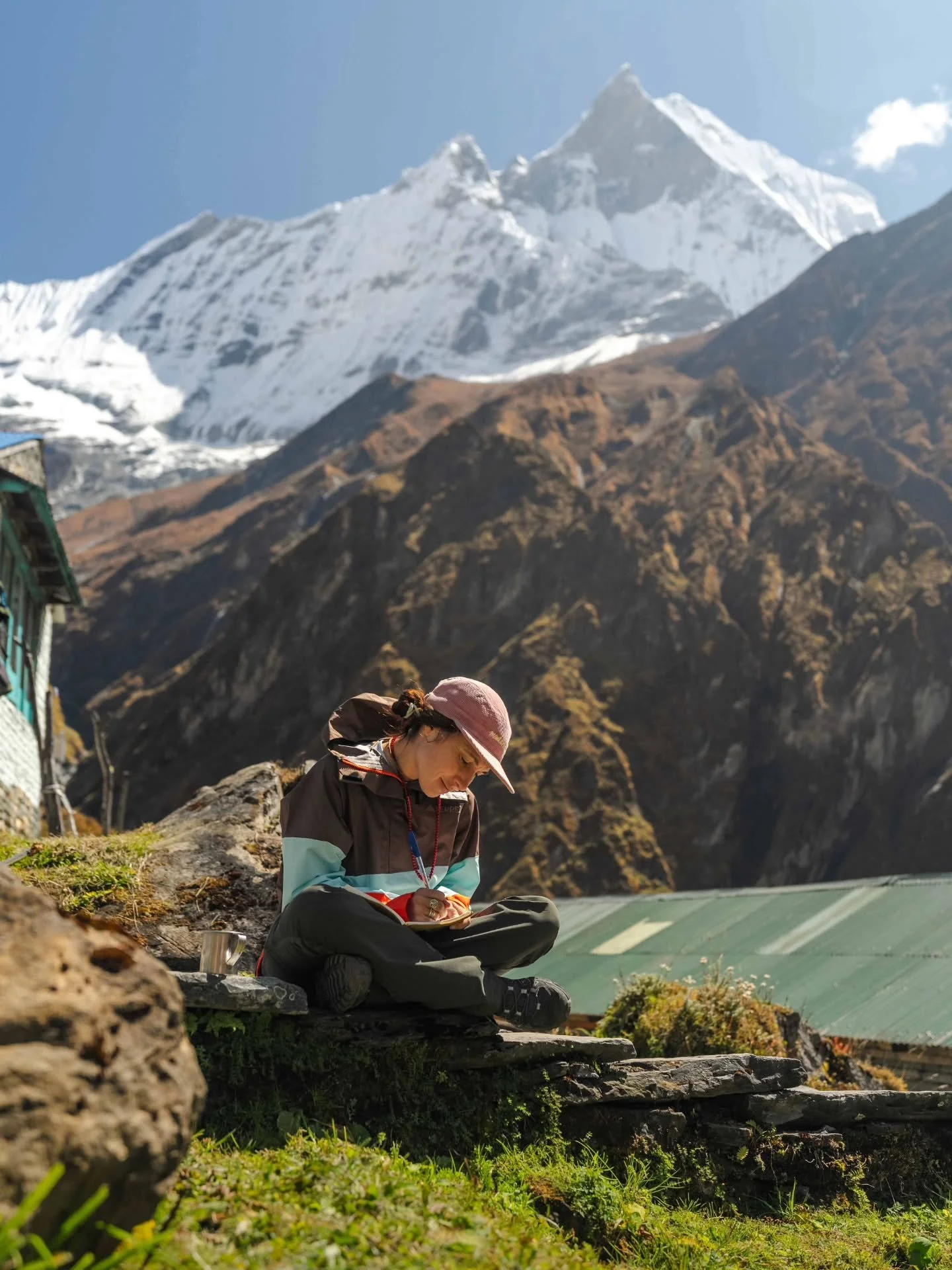 Nepal nos atraves&oacute; de una forma dif&iacute;cil de explicar.
S&iacute;, fuimos a caminar entre algunas de las monta&ntilde;as m&aacute;s altas del mundo&hellip; pero termin&oacute; siendo much&iacute;simo m&aacute;s que eso.
Fue la cultura, la 