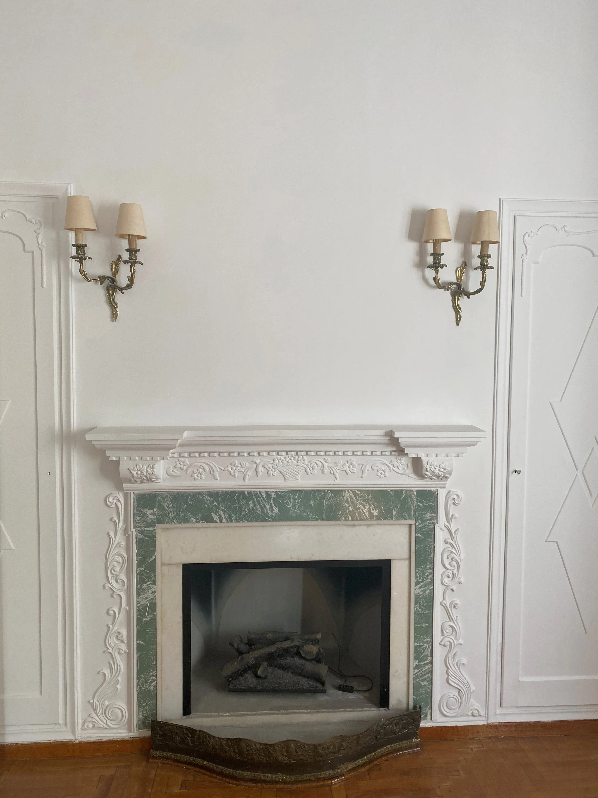 BEFORE - LIVING ROOM DETAIL