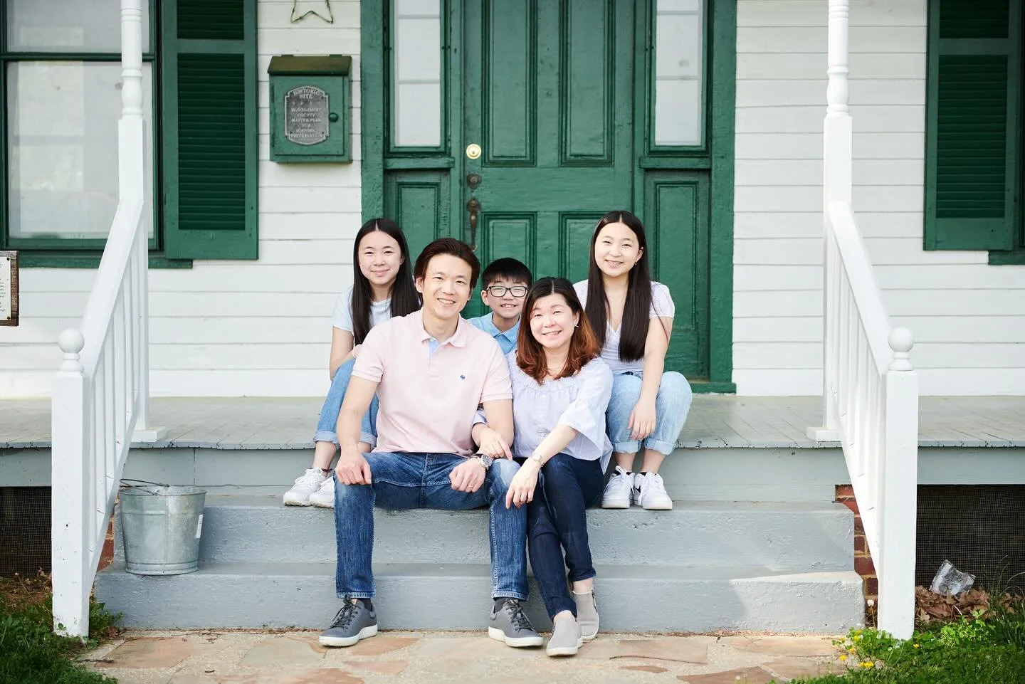 This spring and early summer, I&rsquo;m inviting just five families to join me for a special portrait experience at the picturesque Gaithersburg Agricultural Farm.
These sessions are for families who value connection, artistry, and the importance of 