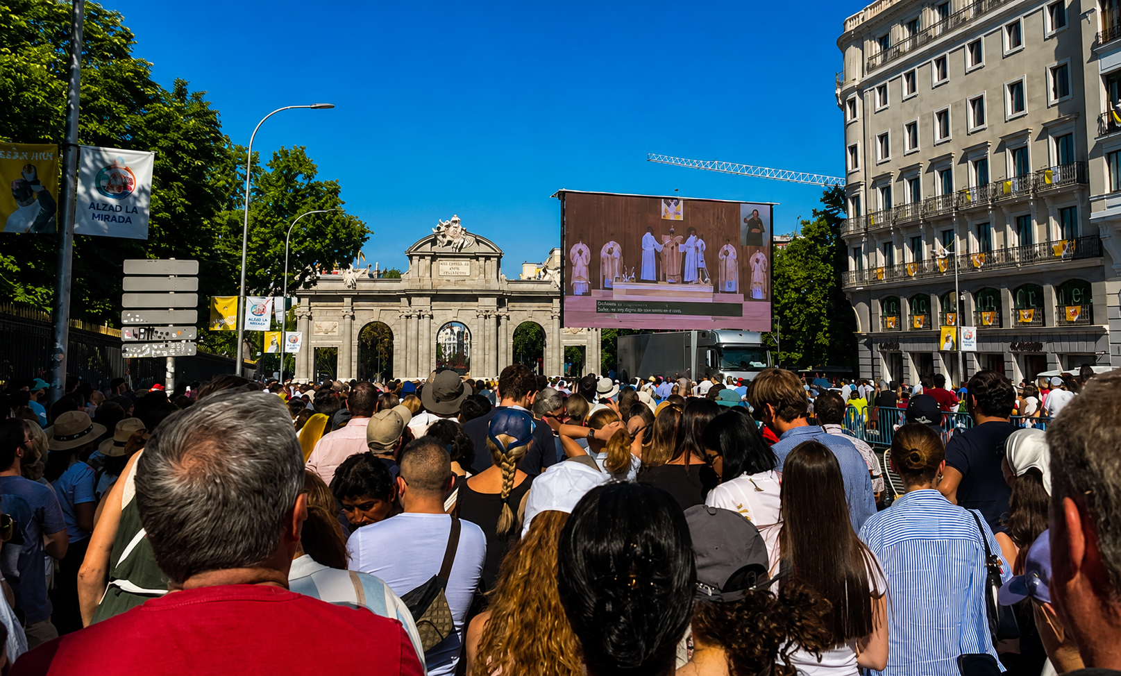 También hubo Papa fuera de Cibeles: miles de fieles vivieron la emoción desde las pantallas gigantes de Madrid