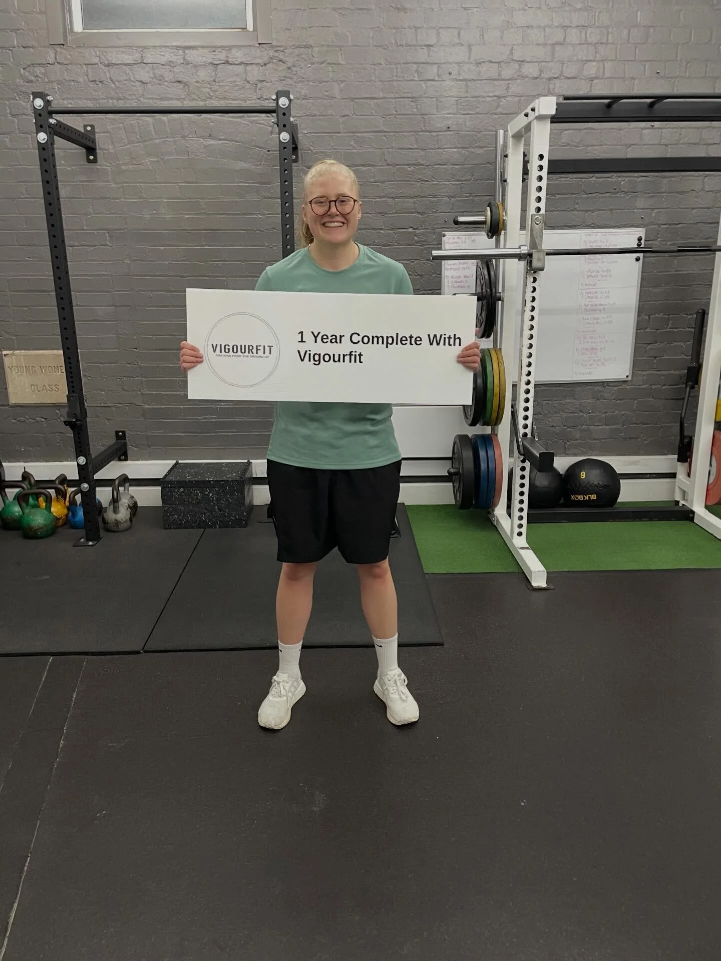 Celebrating 1 year with @emily_smith_1458 tonight. You&rsquo;ve done so well over the last year. From your weight loss journey, to your strength gained in the gym-it&rsquo;s been epic.  Here&rsquo;s to the next year 🥳 💪
#personaltrainer #leicesterp