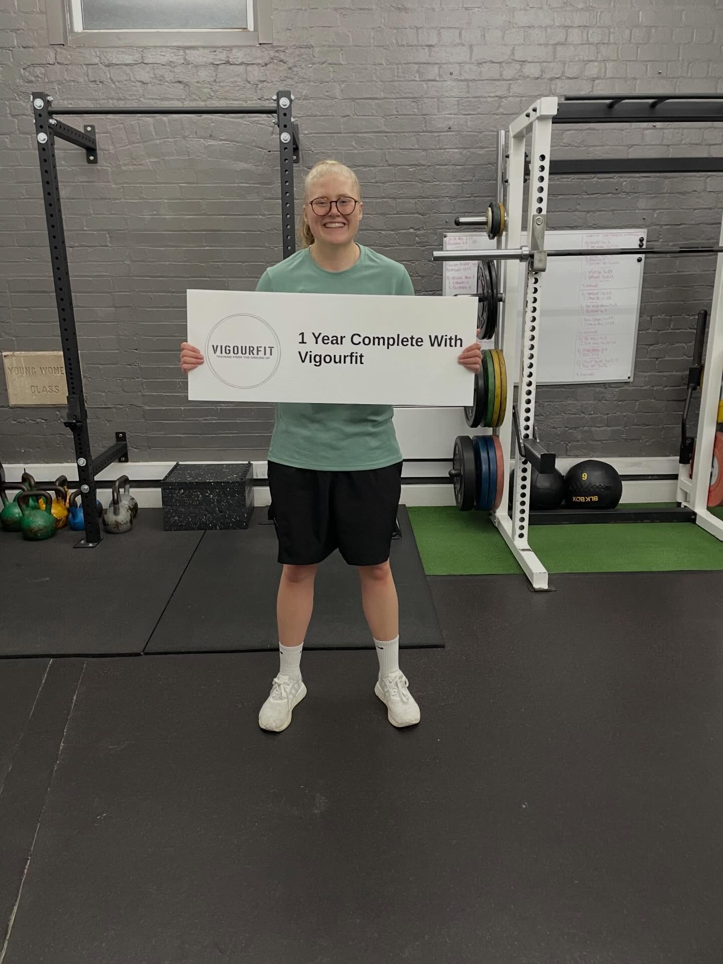 Celebrating 1 year with @emily_smith_1458 tonight. You&rsquo;ve done so well over the last year. From your weight loss journey, to your strength gained in the gym-it&rsquo;s been epic.  Here&rsquo;s to the next year 🥳 💪
#personaltrainer #leicesterp