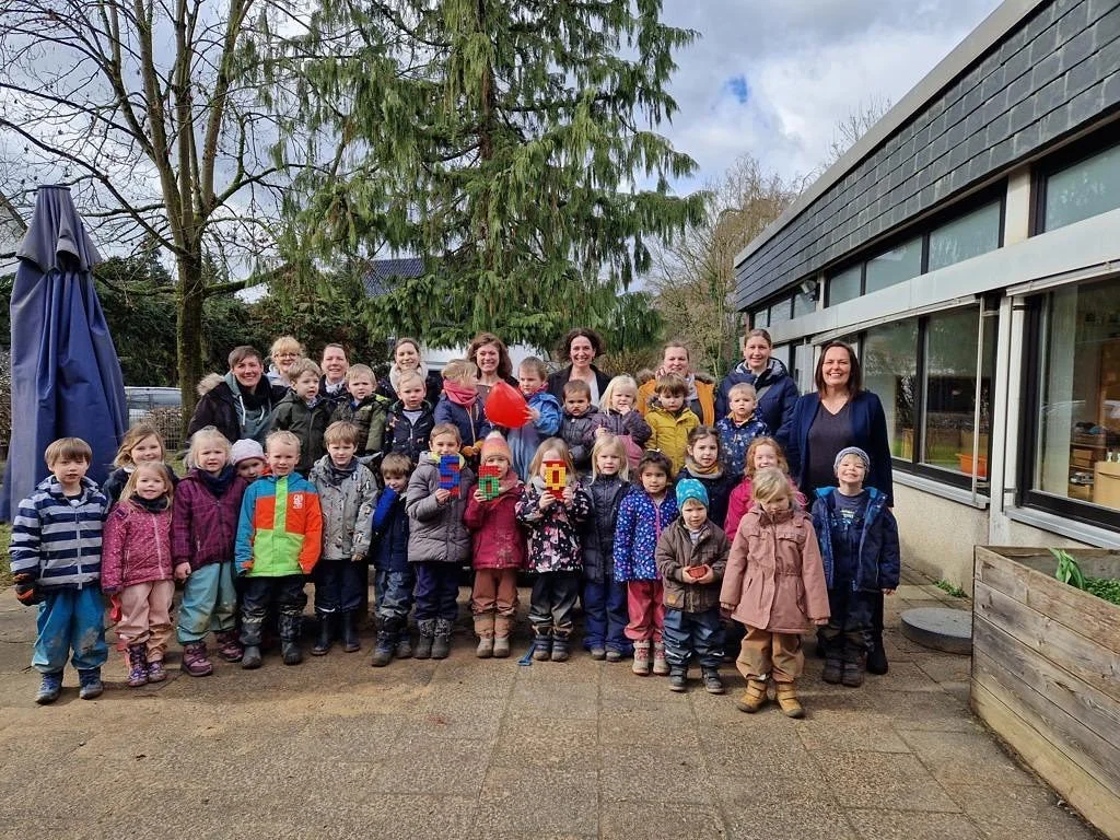 Spendenübergabe bei den „Wasserblecher Kindern“