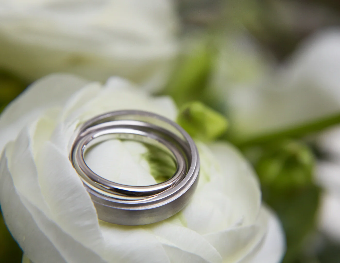 Why hire a professional photographer to cover your Montreal wedding? Service matters.
