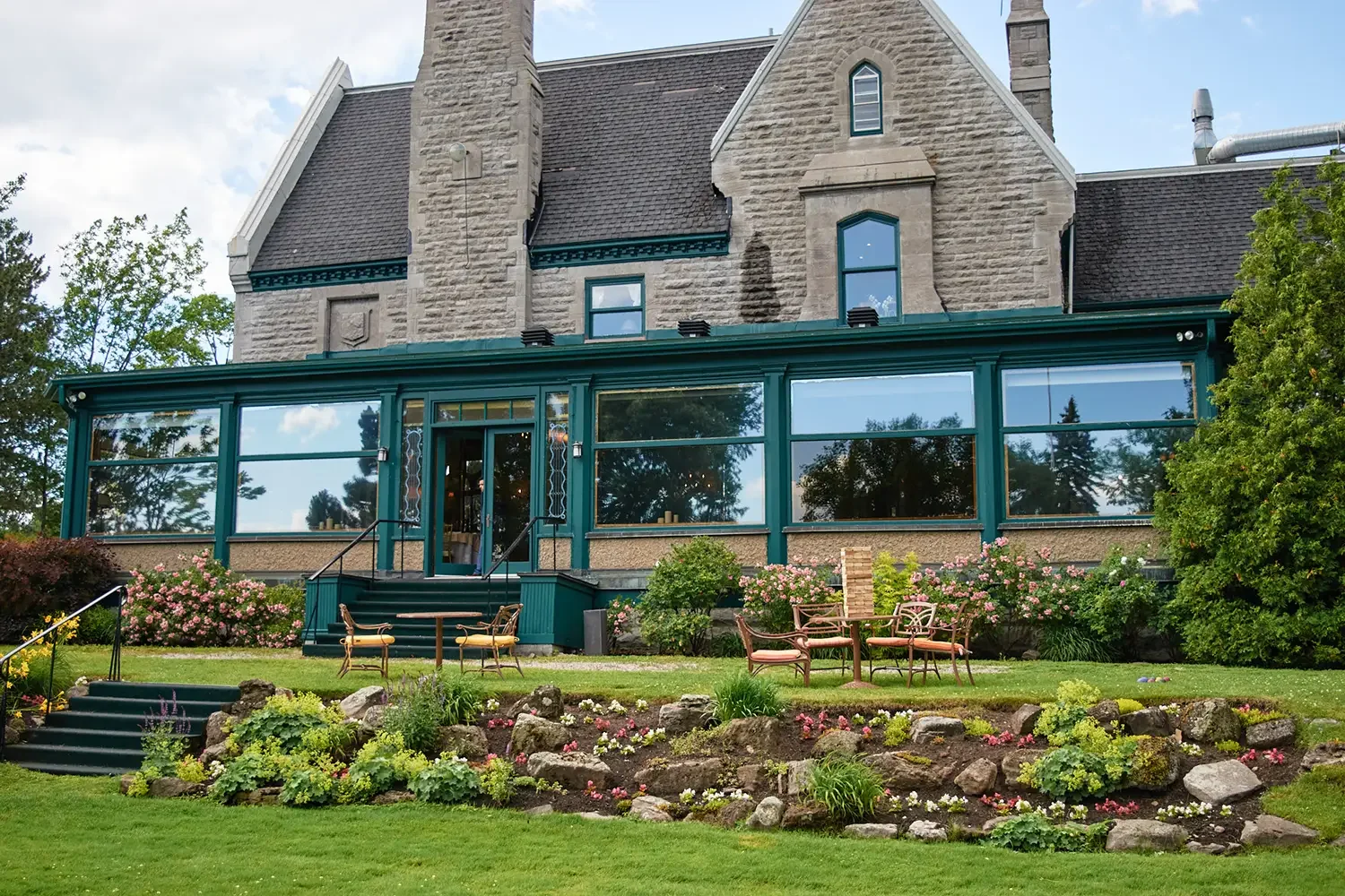 Forest and Stream Club: Waterfront Wedding Venue in Dorval