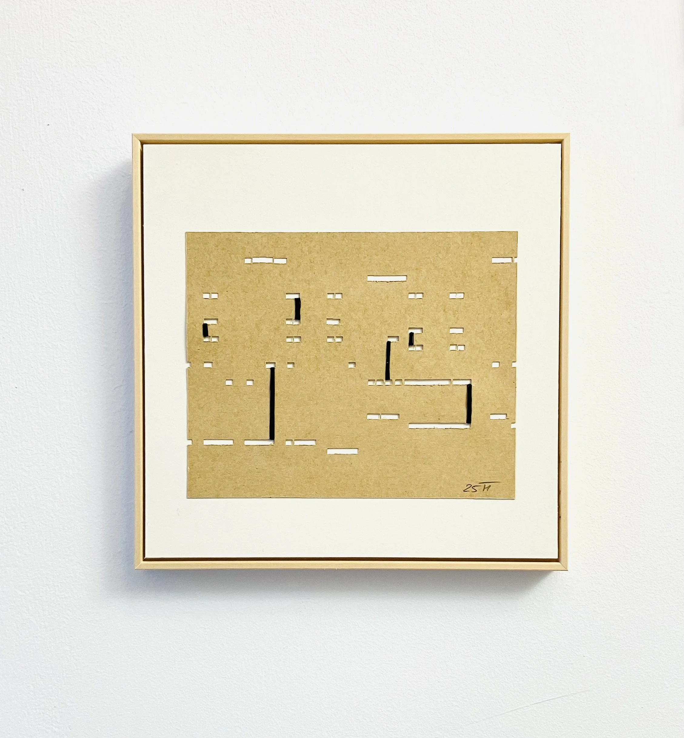  Let the music play IV 2025  
Drehleier-Karton und Fäden 
(20 X 20 cm)