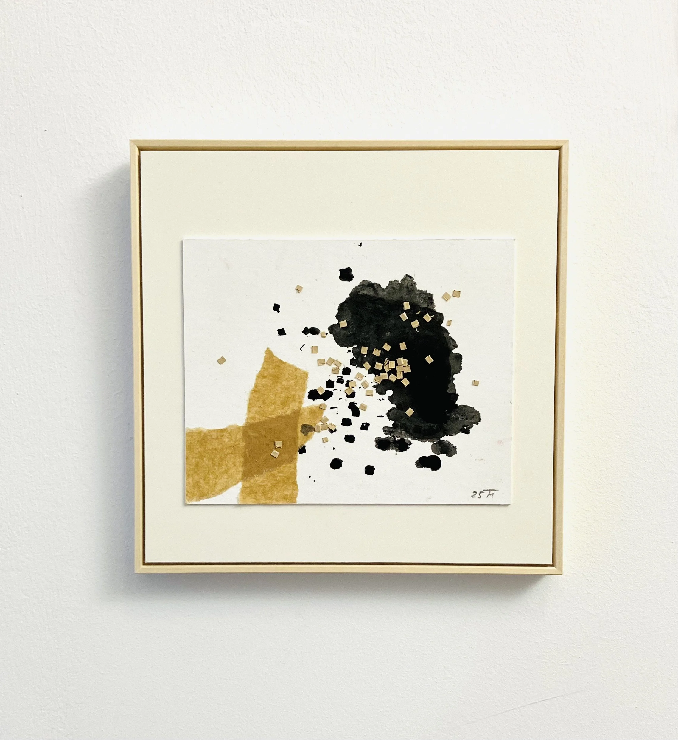  Let the music play III 2025  
Drehleier-Karton-Schnipsel, Tusche, Backpapier auf Papier 
(20 X 20 cm)