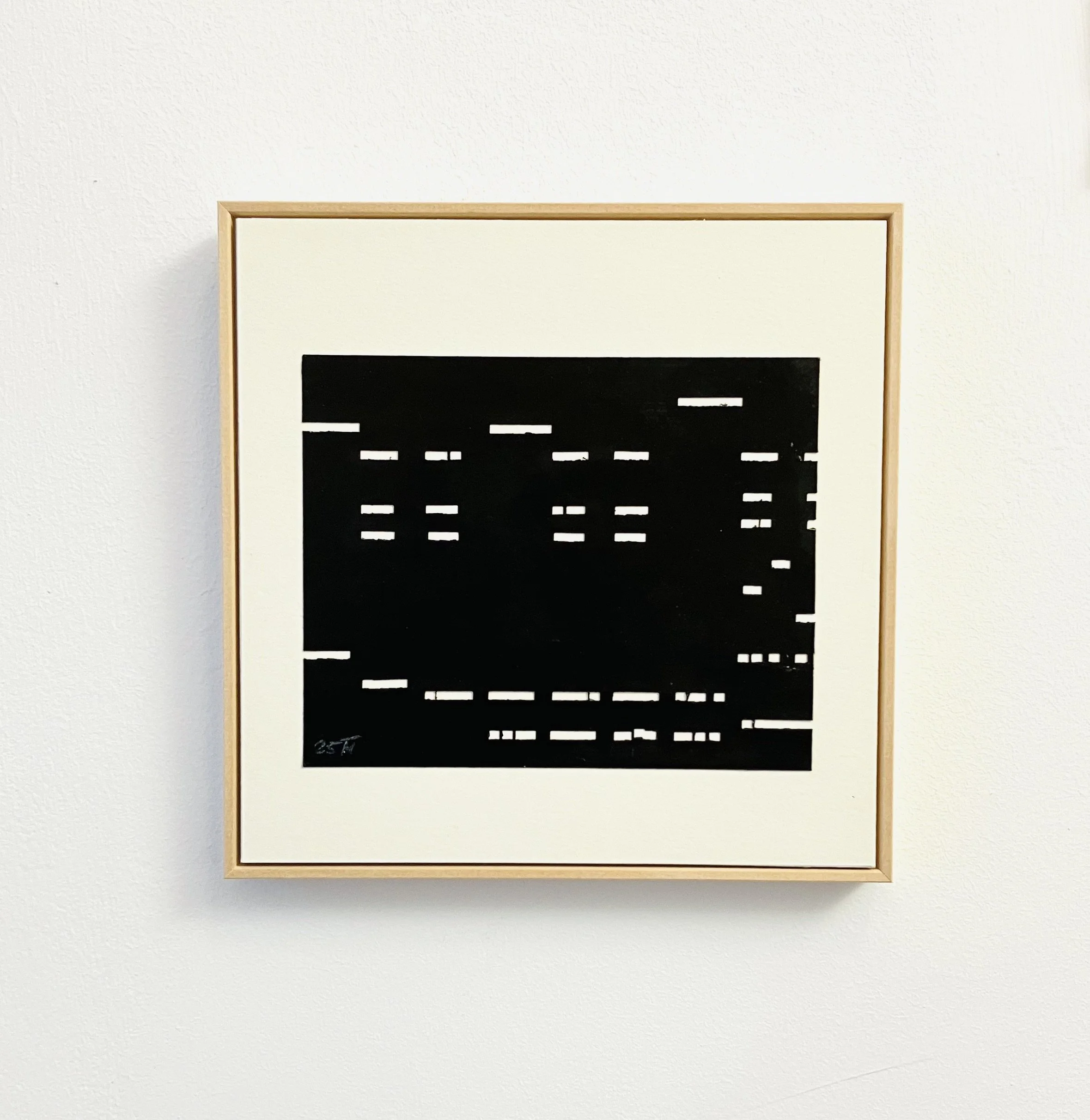  Let the music play V 2025  
Drehleier-Karton und Tusche 
(20 X 20 cm)