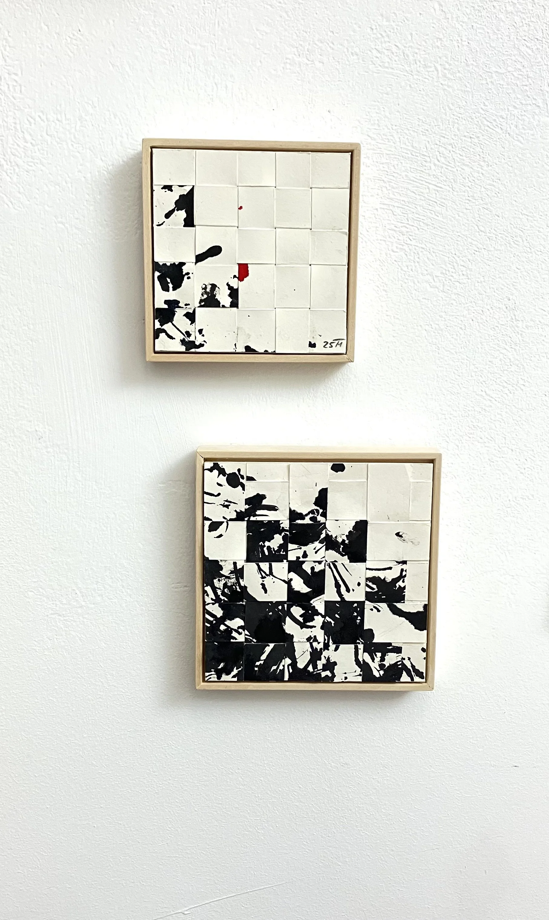  Vernetzungen II+III 2025  
Collage mit Tusche auf Papier 
(9,5 X 9,5cm) + (11,5 X 11,5cm)