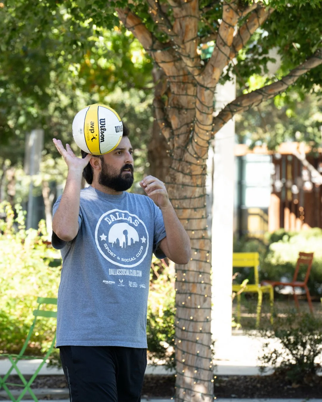 Set up your weekend for success at Spike &amp; Sip! ⁠
⁠
This fun program with @dalsportssocial turns any Friday night into a bumping good time. Grab a drink, pick up a bite from one of the Park&rsquo;s food trucks and enjoy the energy of Dallas&rsquo