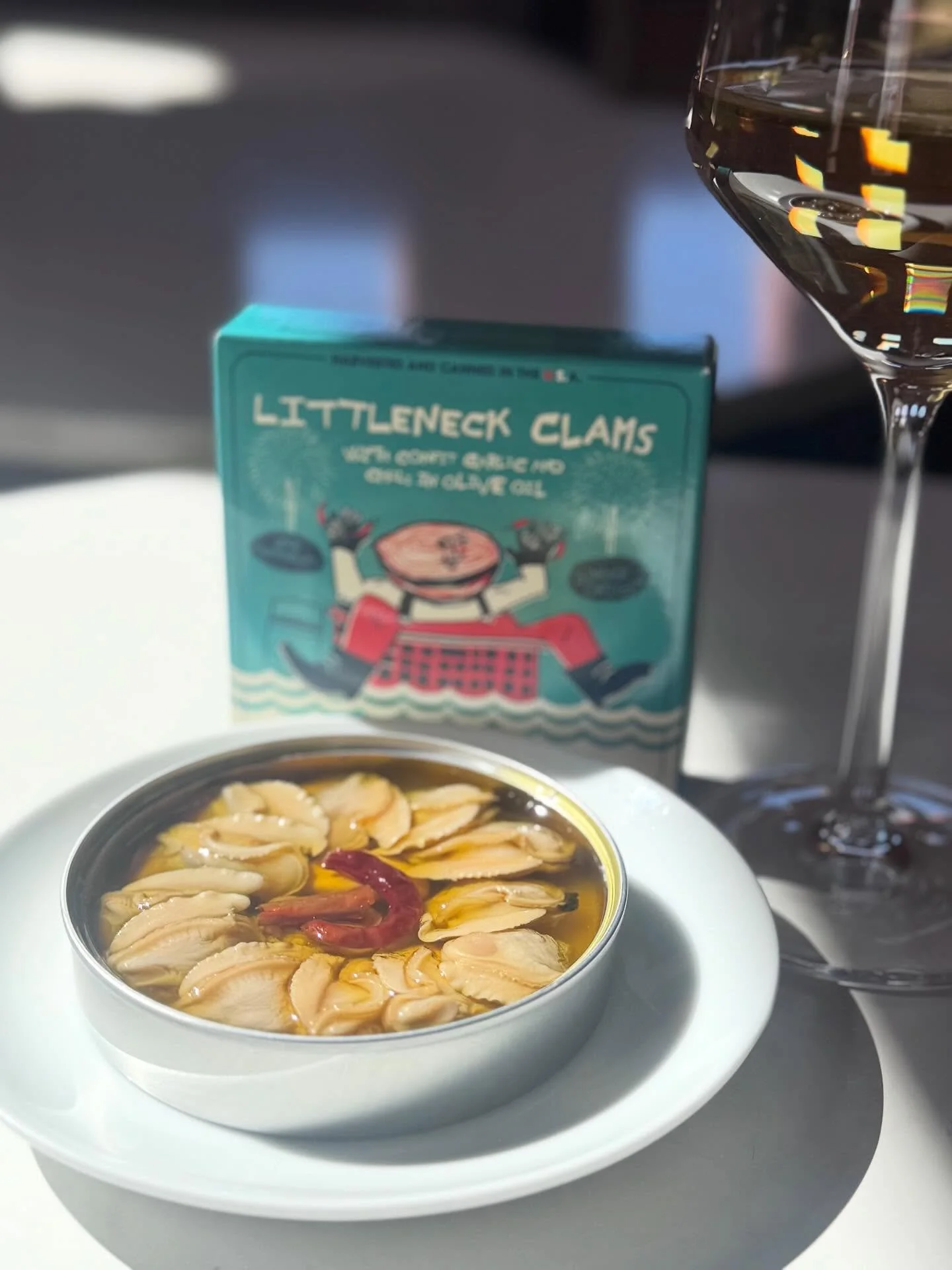 In honor of our first Thursday of the season, we&rsquo;re bringing back #ConservaThursday but skipping the roulette and sharing a new tin that we&rsquo;re all obsessed with - Littleneck Clams w/ Confit Garlic, Chili &amp; Olive Oil from @islandcreeko