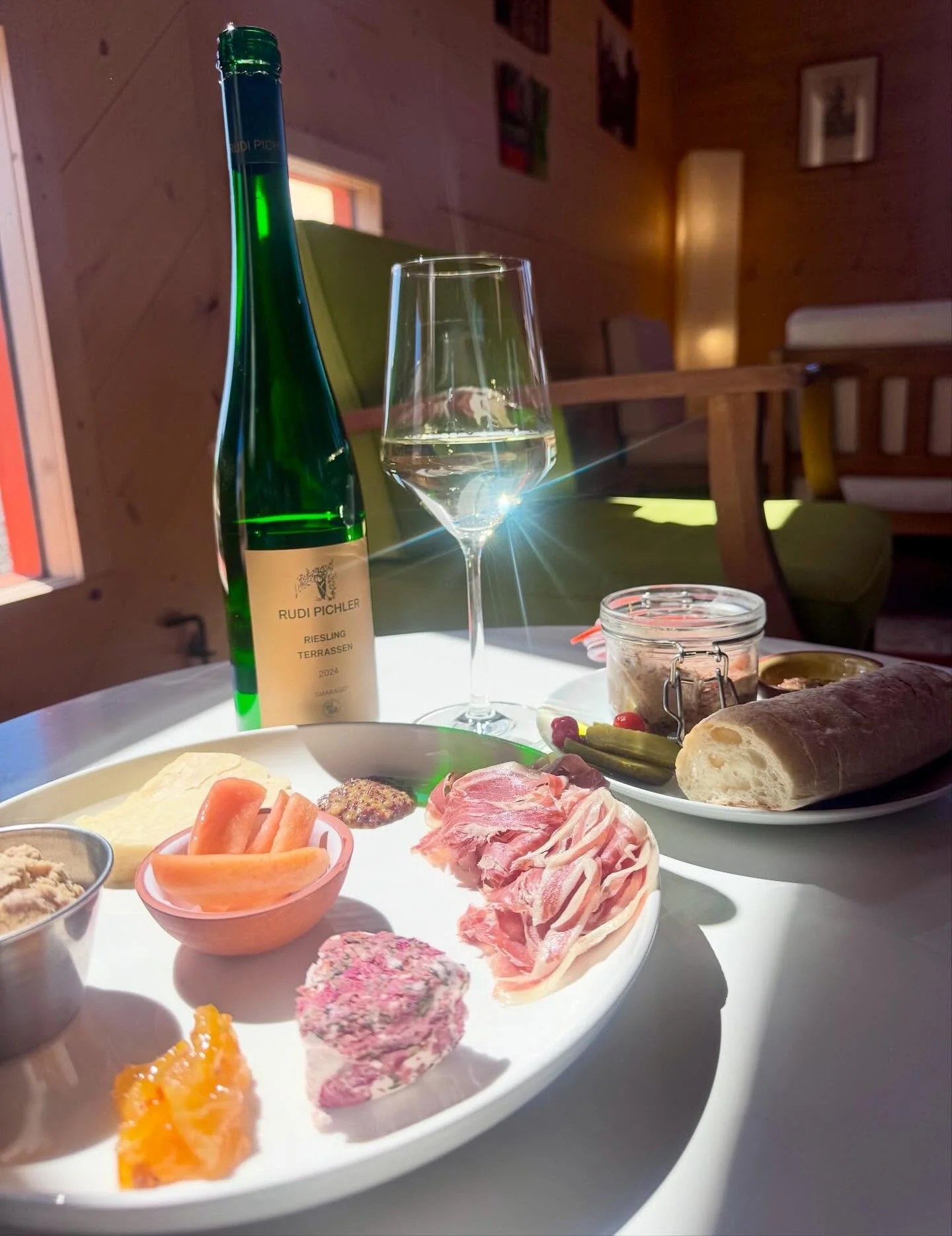 Spriesling continues! This week we&rsquo;re pouring 2024 Terrassen Riesling from Rudi Pichler, an elite grower of the Wachau in Austria. Its high acidity &amp; freshness plays perfectly with our Farmer&rsquo;s Plate &amp; house-made Rillettes! You ca