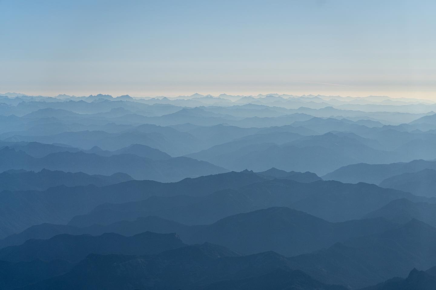 Just look at how many adventures are out there! 😍 
.
How many layers can you see? I think the most I counted was 15 😏
.
Flying over the Cascades, July 2023
.
.
.
#cascadiaexplored #washingtonstate #mountainlayers #aerialview #adventureisoutthere #s