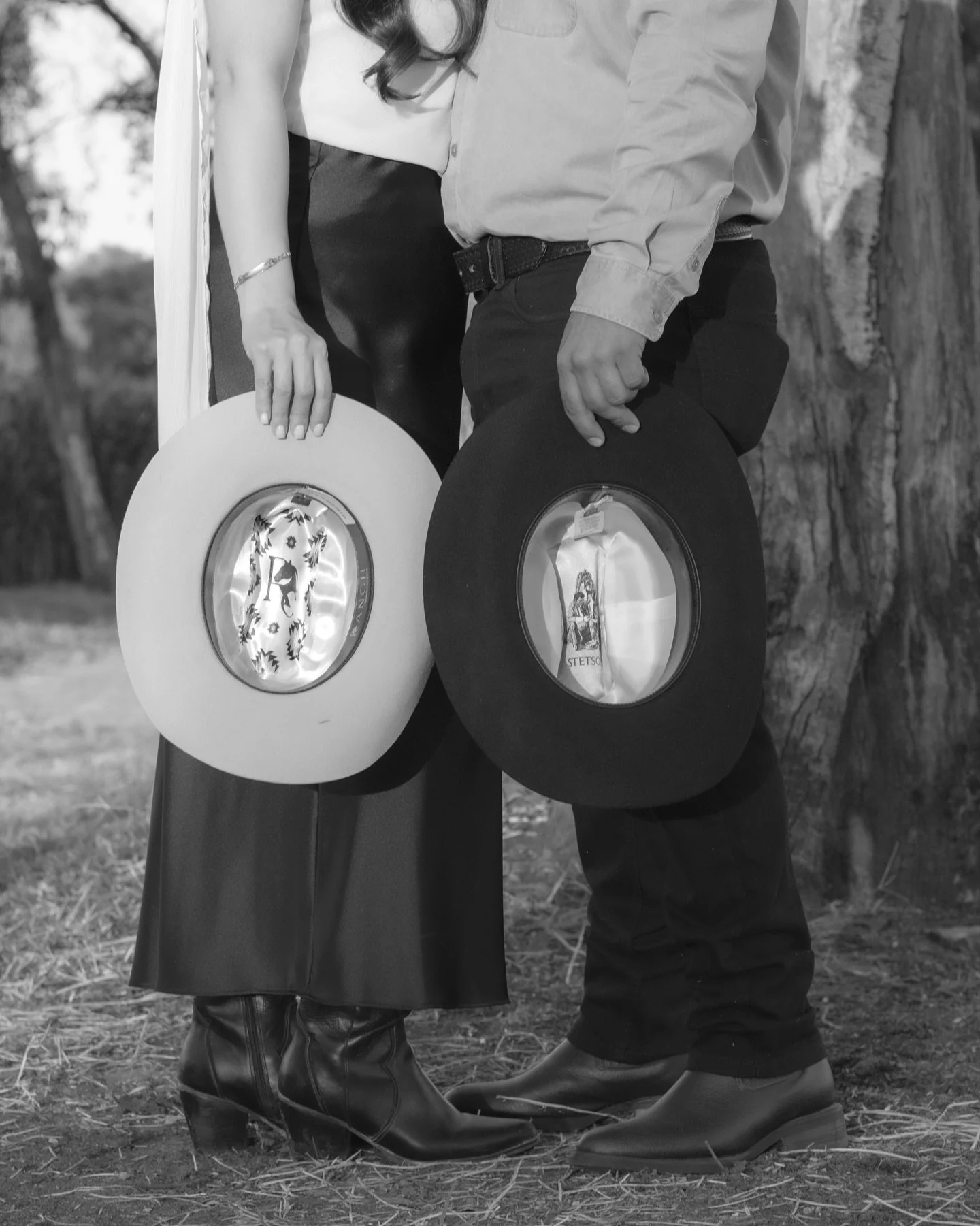 Esta sesi&oacute;n fue puro coraz&oacute;n: risas, vacas, camioneta vintage y un amor tan real como el de Ofe y Fer 🤍