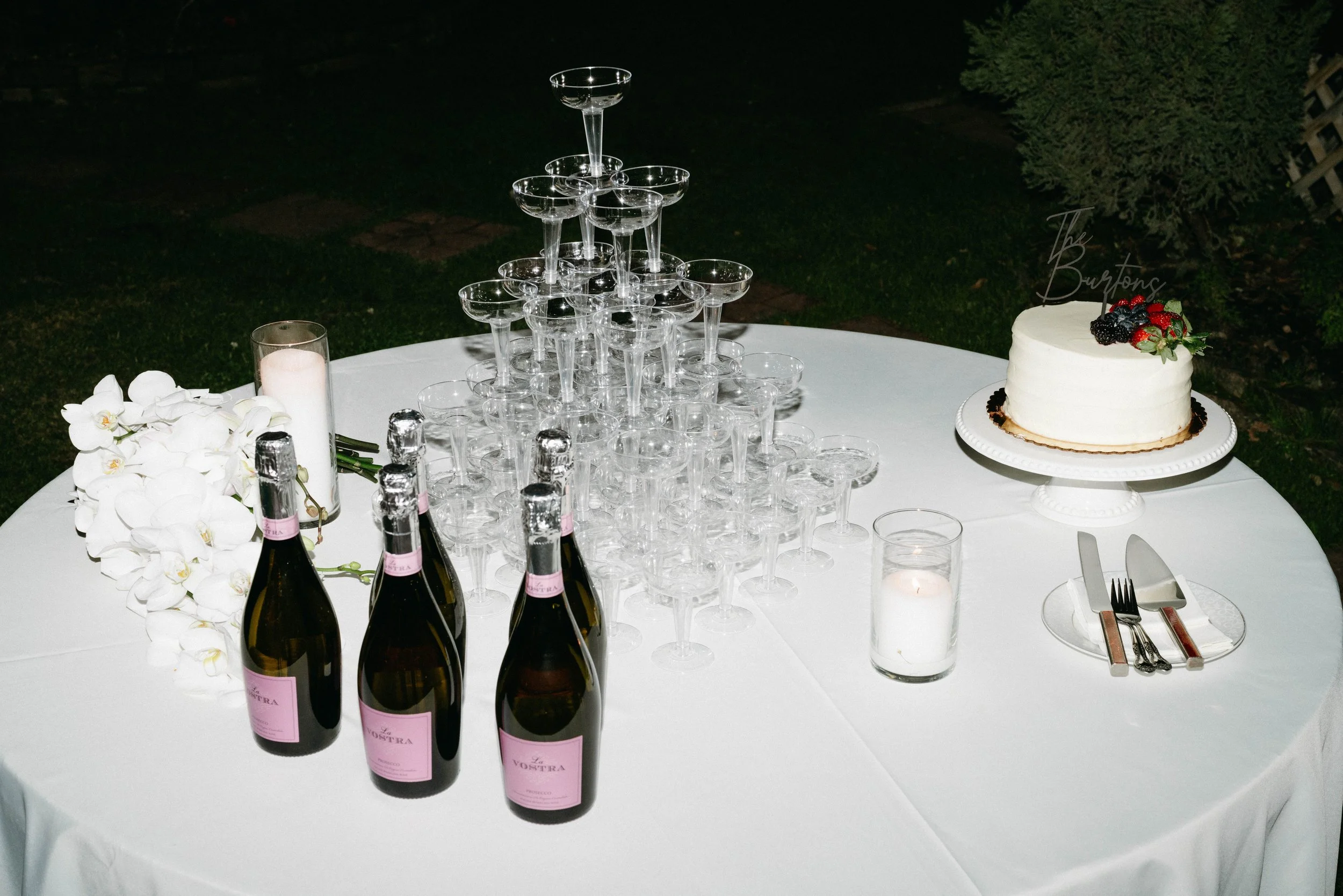 Reception décor and lighting at Oaktree Manor wedding celebration.