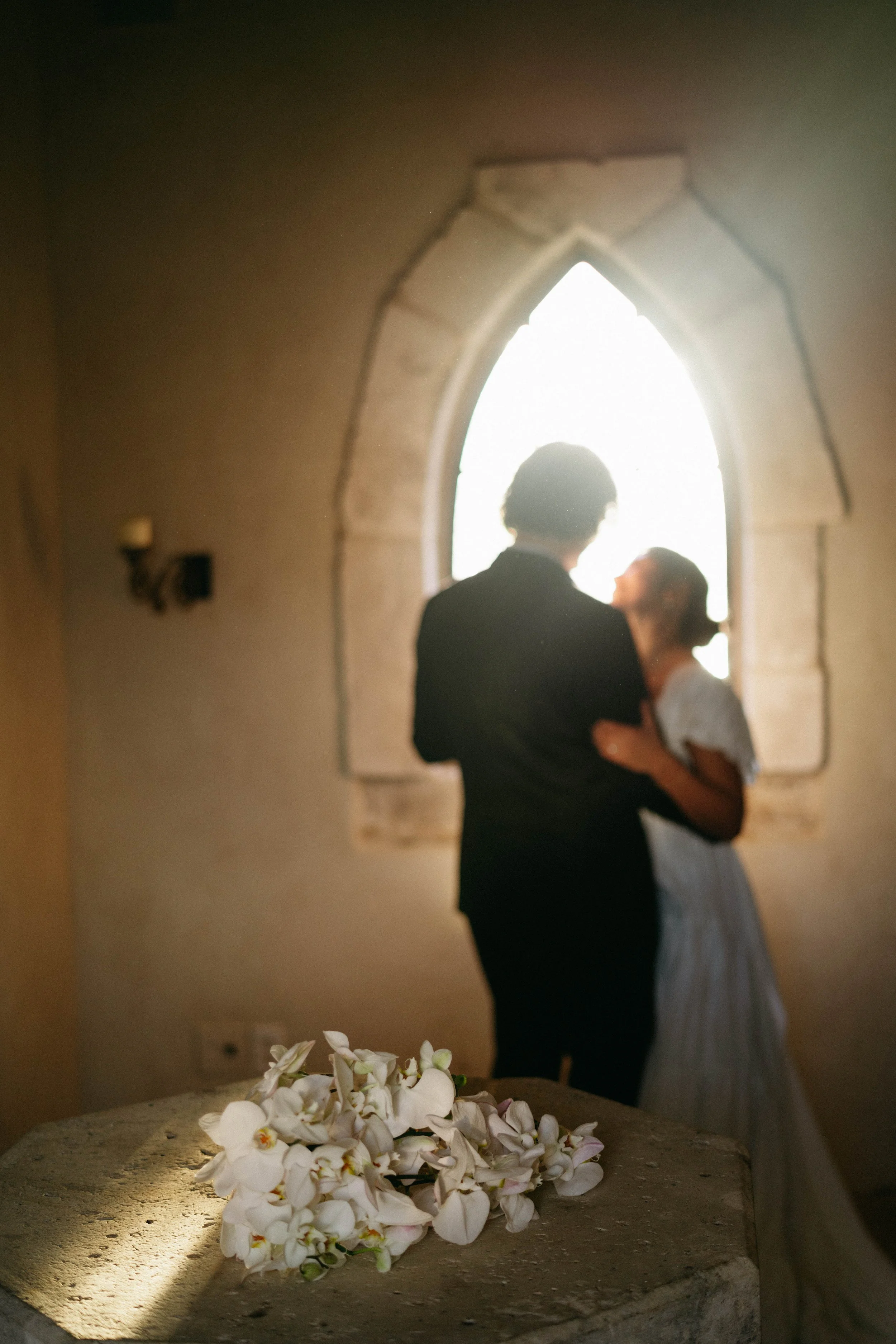 Couple sharing a quiet moment together before heading to Oaktree Manor reception.