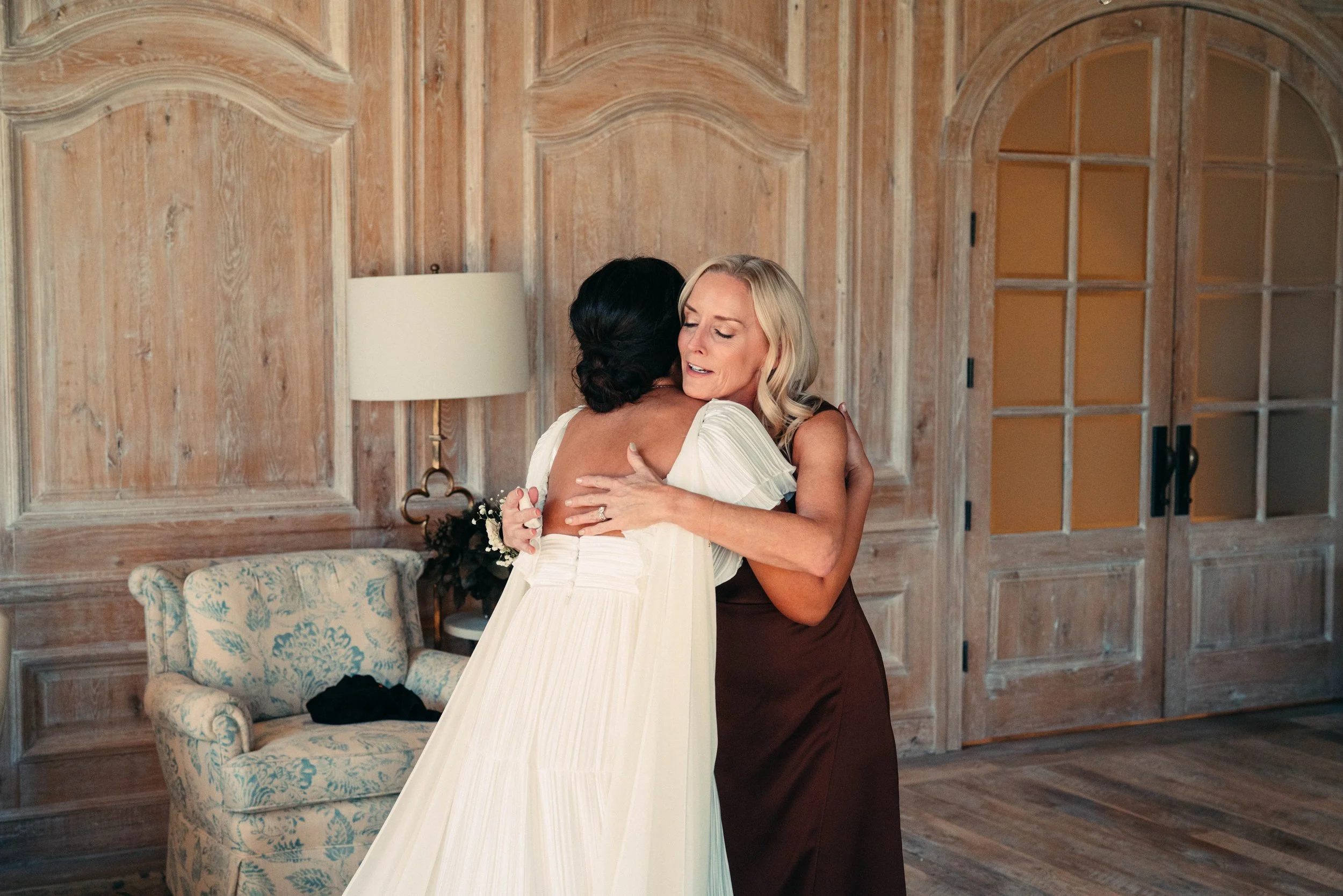 First look with the bride and her soon-to-be mother-in-law | Austin travel wedding photographer.