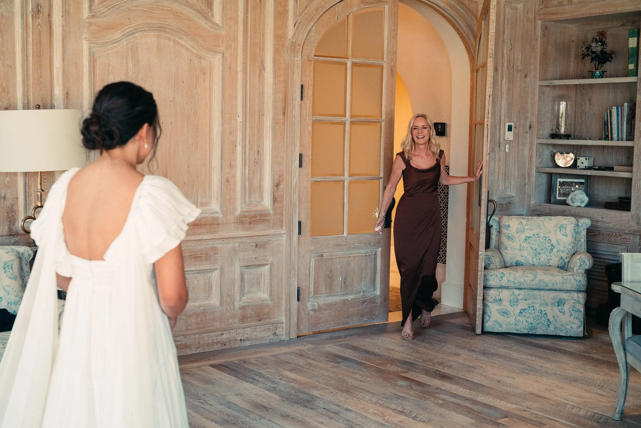 First look with the bride and her soon-to-be mother-in-law | Austin travel wedding photographer.