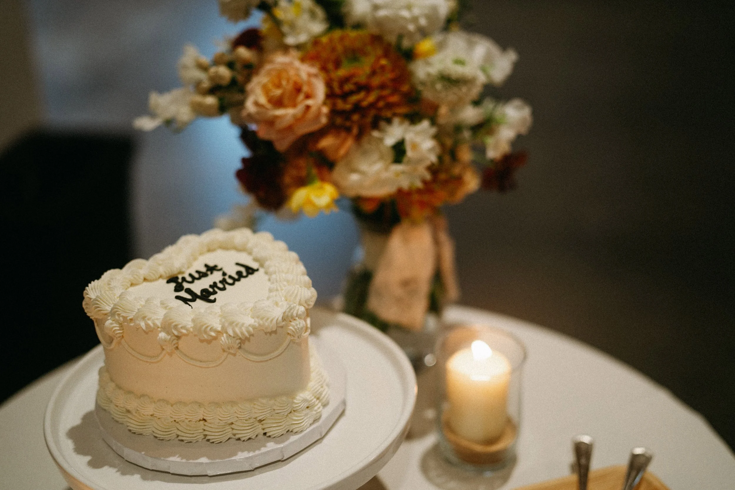 Wedding cake and custom florals at The Grand Lady wedding reception in Austin
