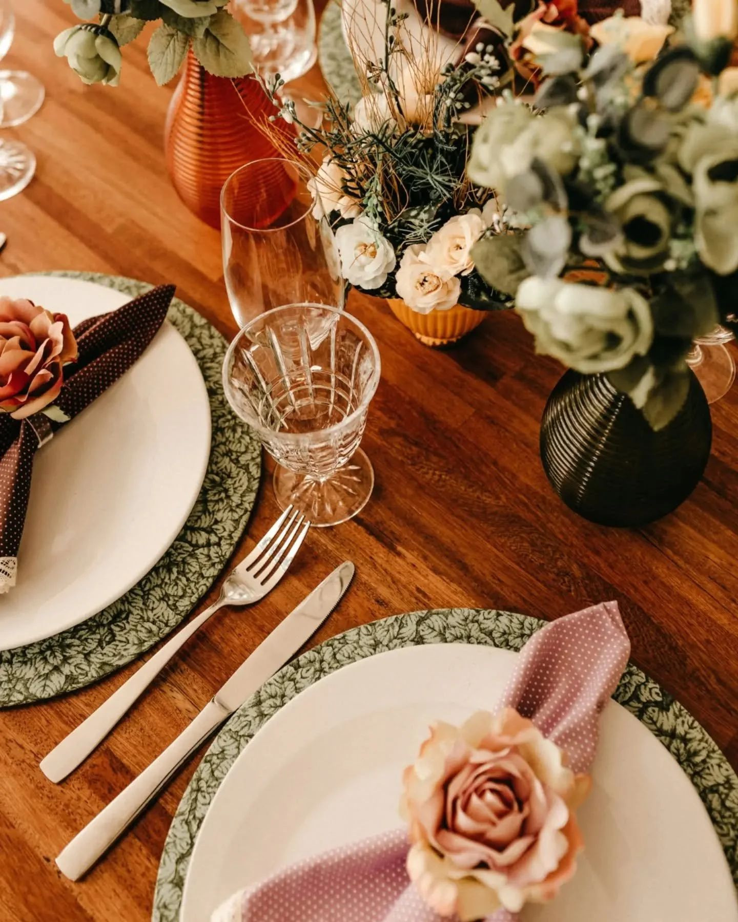 You&rsquo;ve covered the big stuff &mdash; venue, food, DJ &mdash; but these little extras tend to sneak in at the end:

1️⃣ Tips &amp; Thank-Yous Hair + makeup, delivery teams, bartenders&hellip; all those amazing people who make your day run smooth