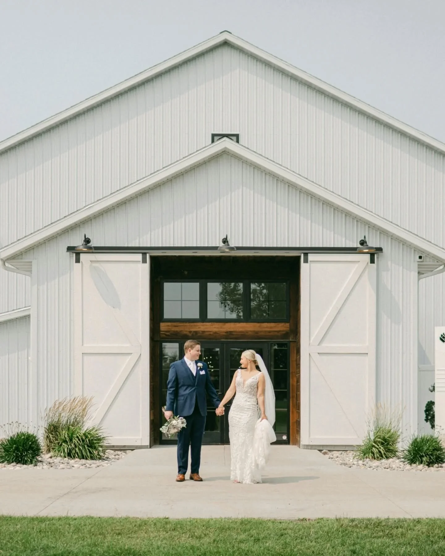 Before you say &ldquo;yes&rdquo; to the venue, here are a few things to keep in mind:

&bull; What&rsquo;s actually included? Tables, chairs, linens, staffing&mdash;those &ldquo;extras&rdquo; can add up quickly if they&rsquo;re not part of your pack