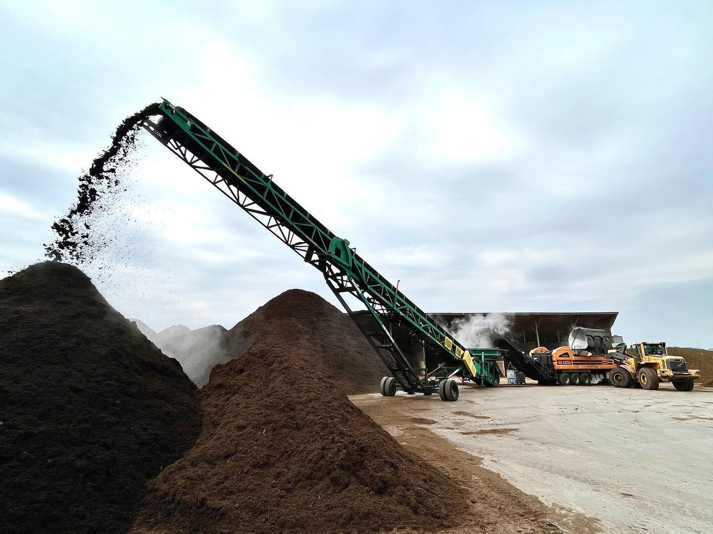 We&rsquo;re gearing up for this year&rsquo;s mulch season! Visit our new online shop at kreidermulch.com to place your order.