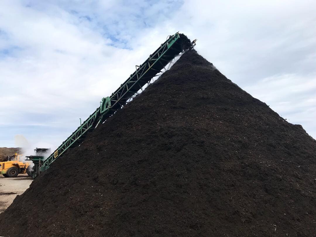 Spring is just around corner and all of us here at Kreider Mulch couldn&rsquo;t be more excited for the up and coming season! *Leave a comment and let us know your favorite thing about spring time!* #kreidermulch 
#spring2018 #shoplocal #familyowned 