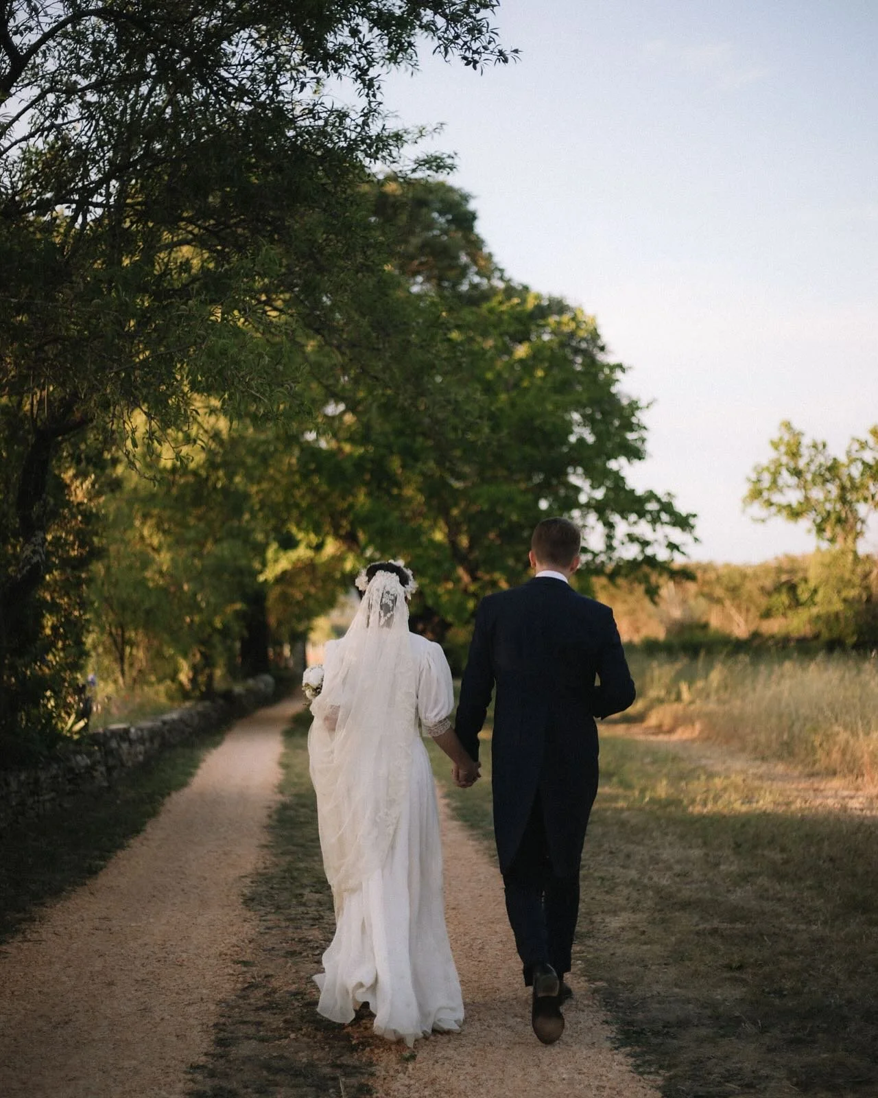 &Ccedil;a fait d&eacute;j&agrave; deux ans que Marguerite et Luke se sont mari&eacute;s !
.
.
.
#uzesfrance#uzes#masfromentin#wedding