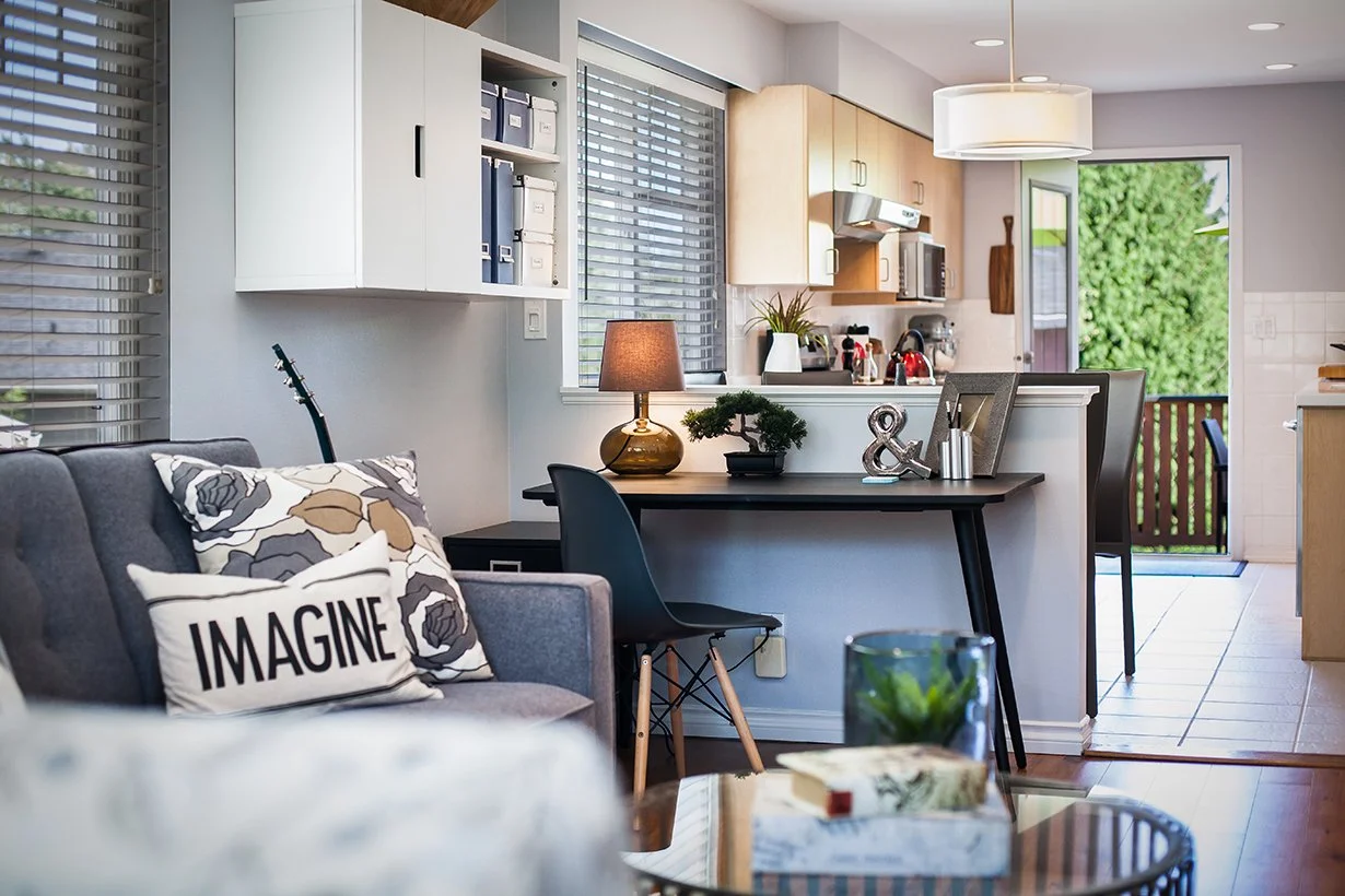 005 living room.jpg