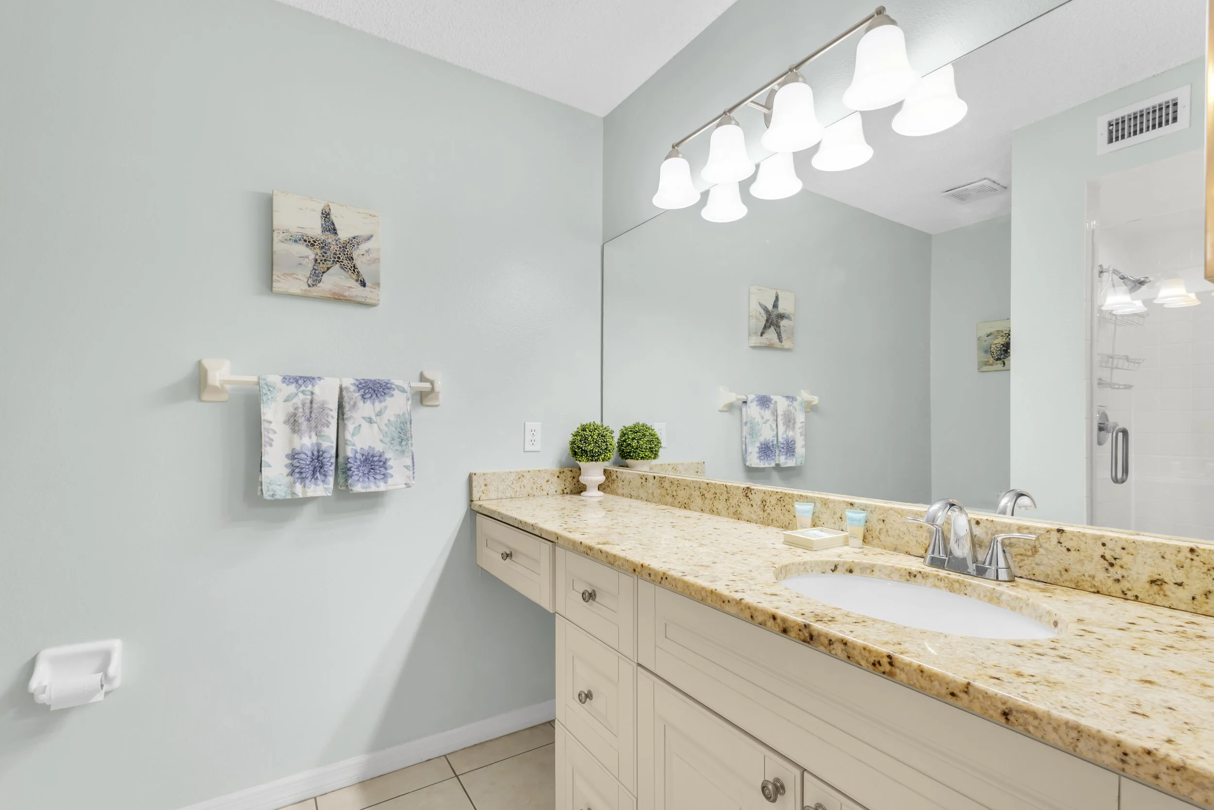 17-3607 E Bay Drive 109 HDR-4.jpg