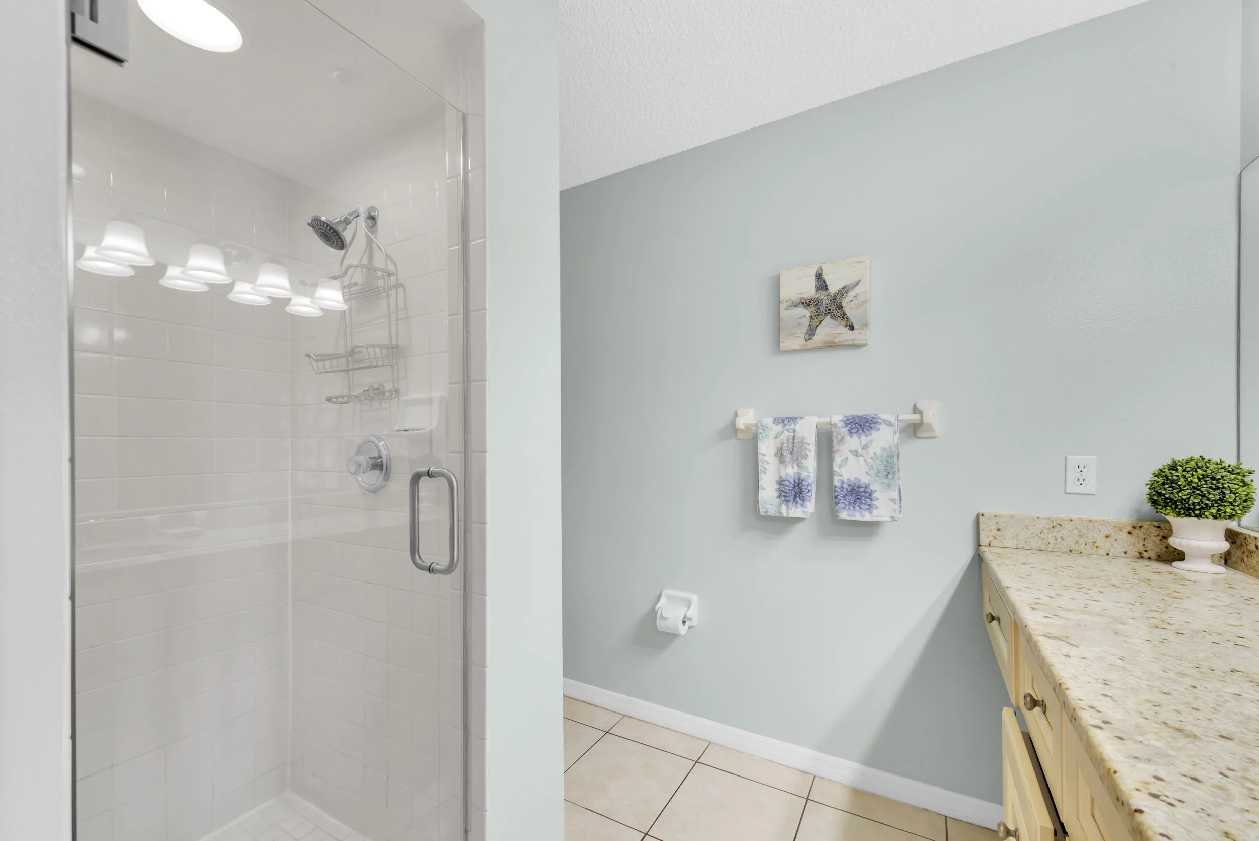 18-3607 E Bay Drive 109 HDR-7.jpg