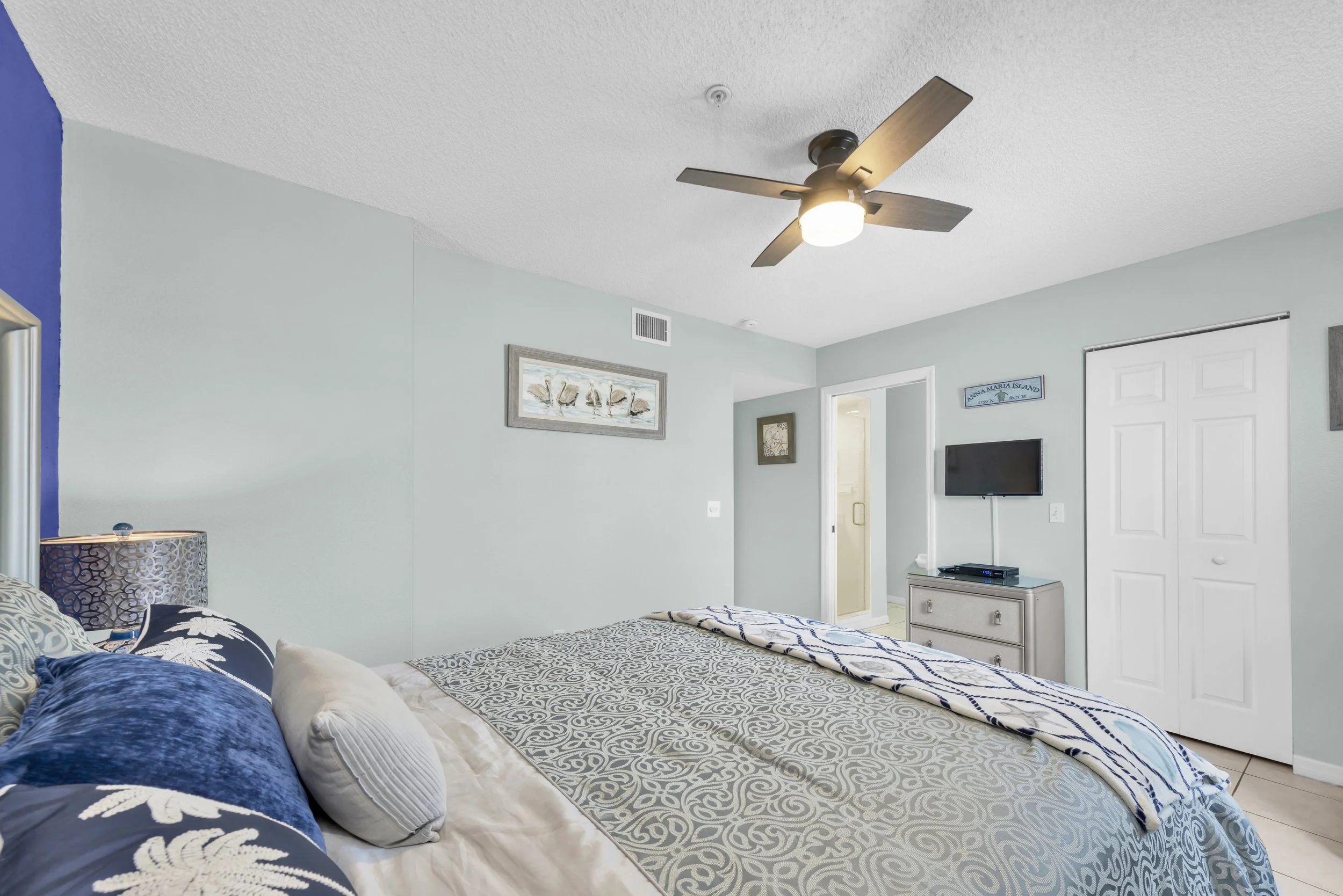 04-3607 E Bay Drive 109 Flambient-17.jpg