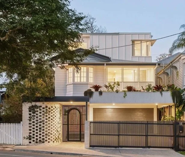 Check out this amazing transformation! Swipe across 👉 for 📸 
We slid & raised this house for @wsrenovations 
Tell us what you think in the comments! 👇