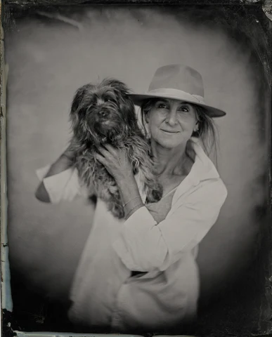 joanie_schwarz_portrait_480x480.png
