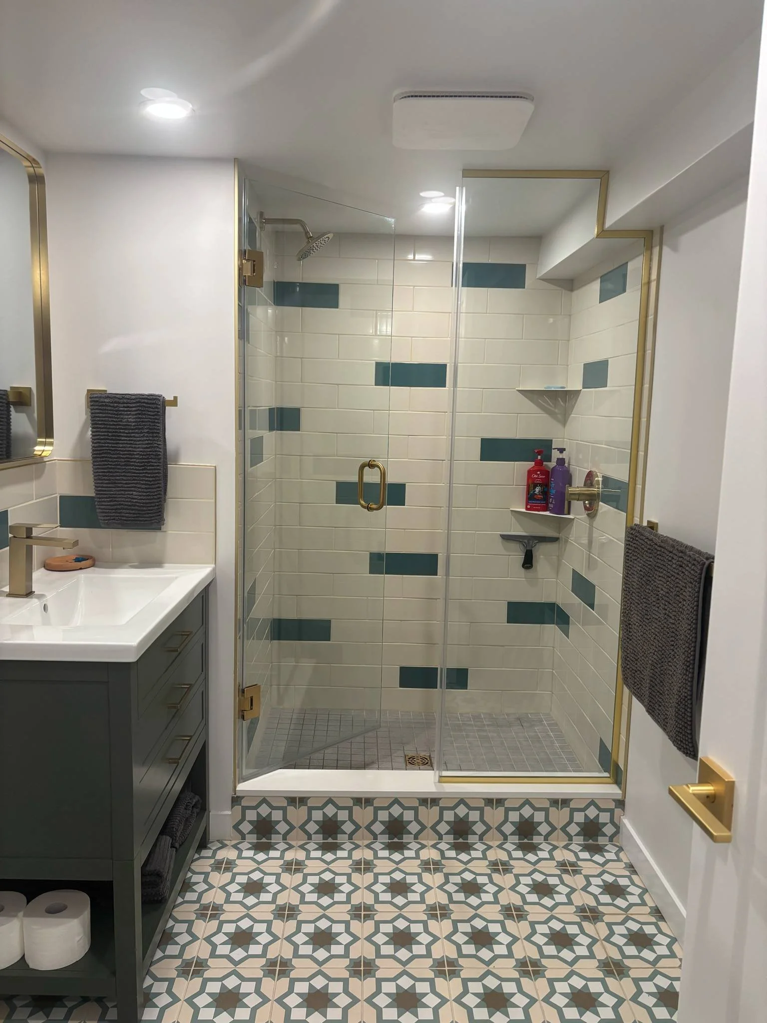 Salle de bain rénovée à LaSalle par Lafrenière Réno +