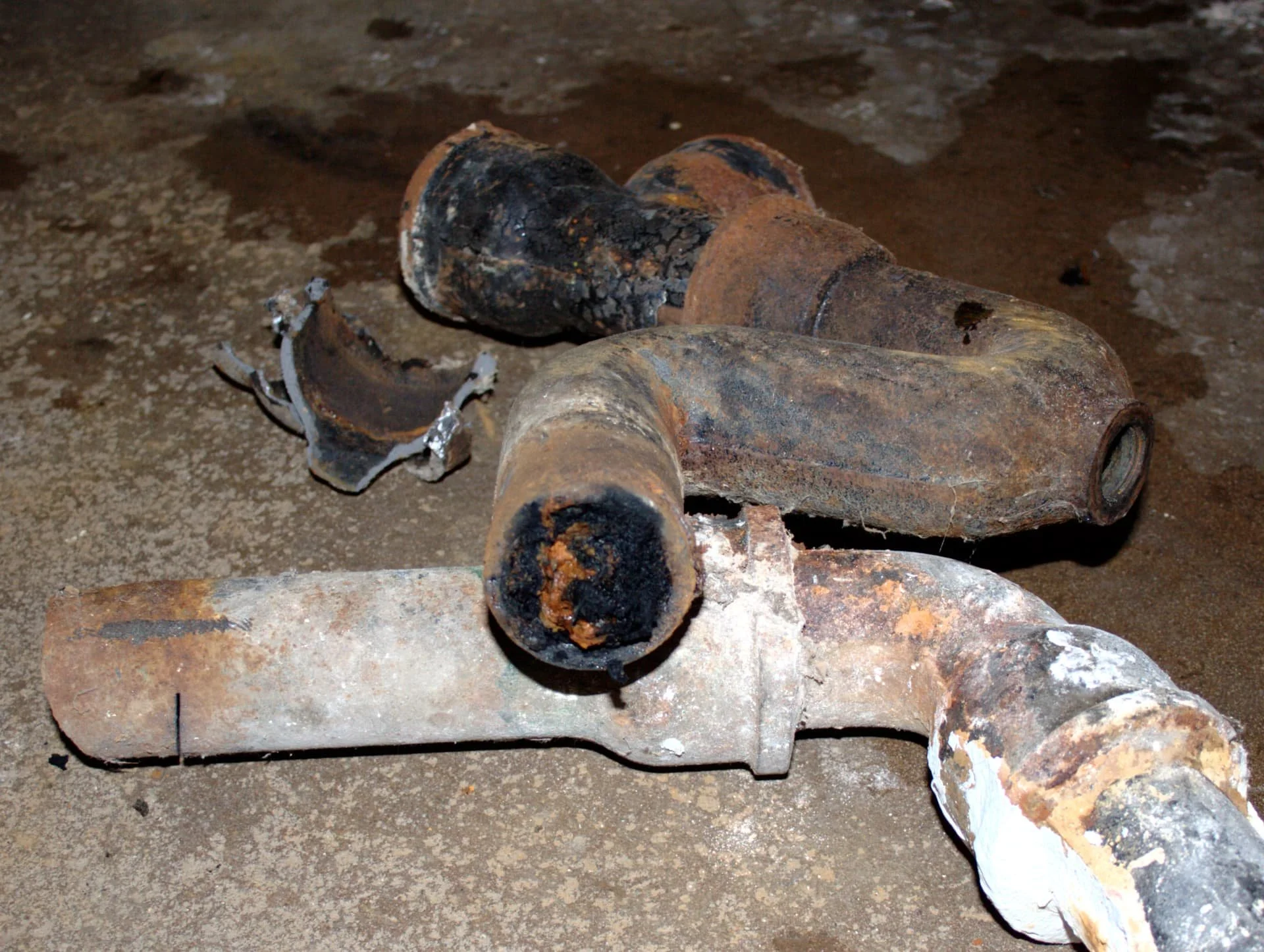 7 Signs Your Sewer Line Needs Replacement (Not Just Cleaning)