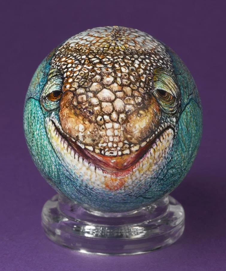 CHAMELEON - Lathed wood/Pigment - Hen sized egg