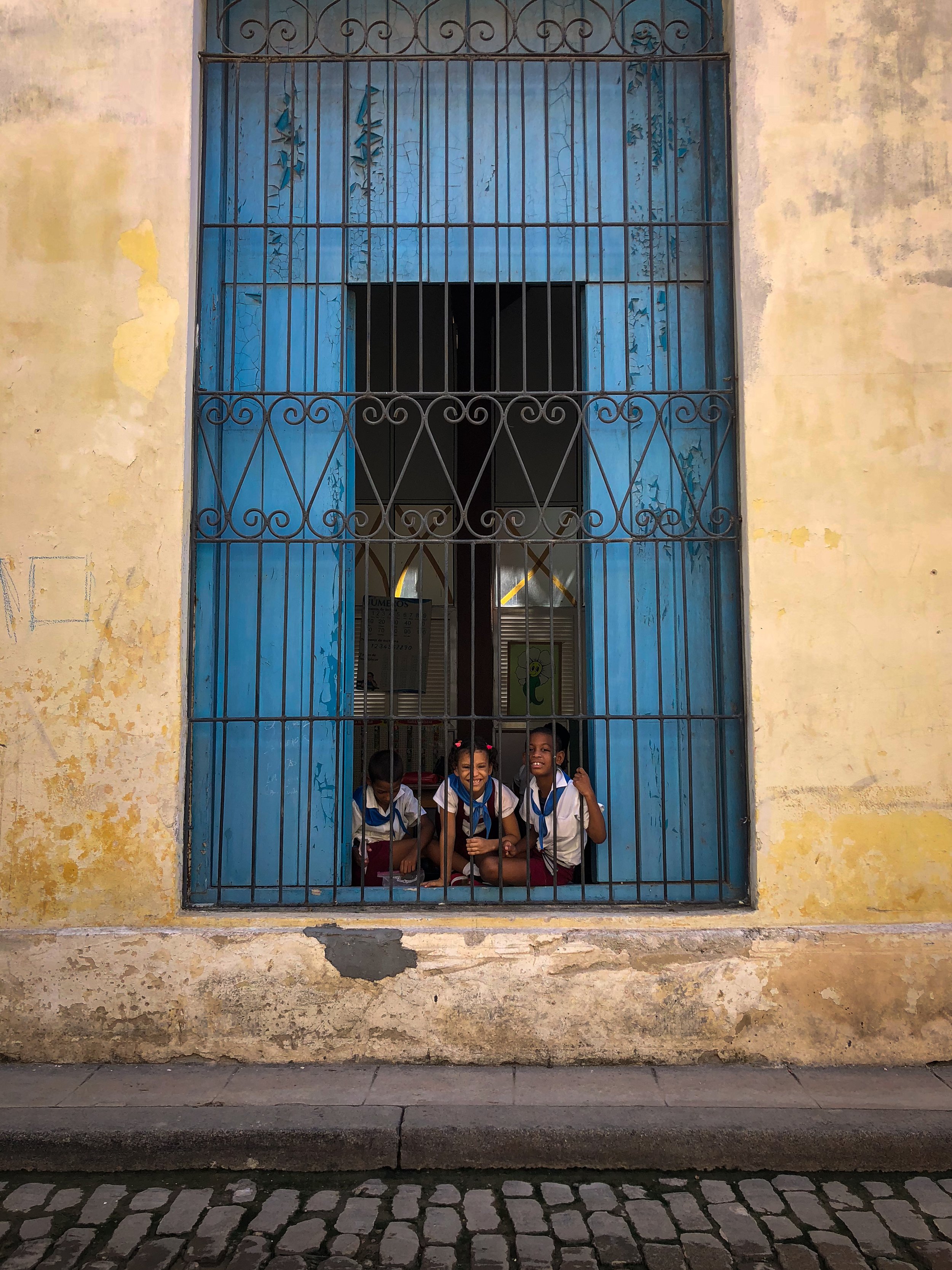 Niños de la escuela sonriendo