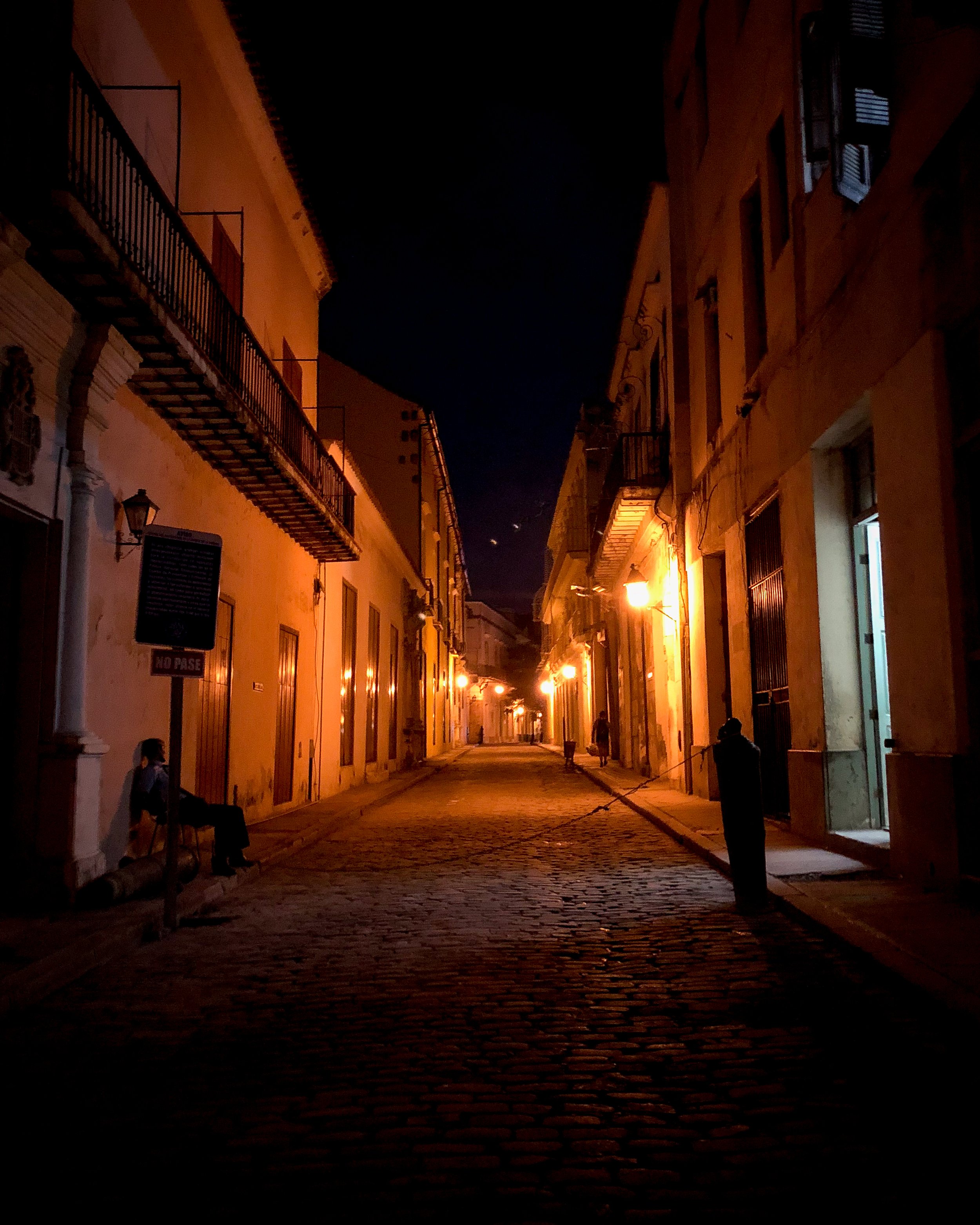 Calle tranquila por la noche