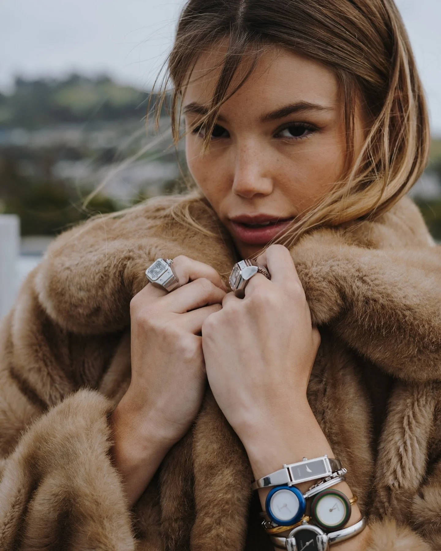 Excited to bring back vintage fall furs 🍂🧥💂 We love a good Carrie Bradshaw moment 💃

Photog @spotcreativela 
Model @katelyngray 

#FallFashion #VintageFurCoat #FauxFurStyle #FallFashionTrends #VintageJewelry #FauxFurFashion #LuxuryVintageFashion 